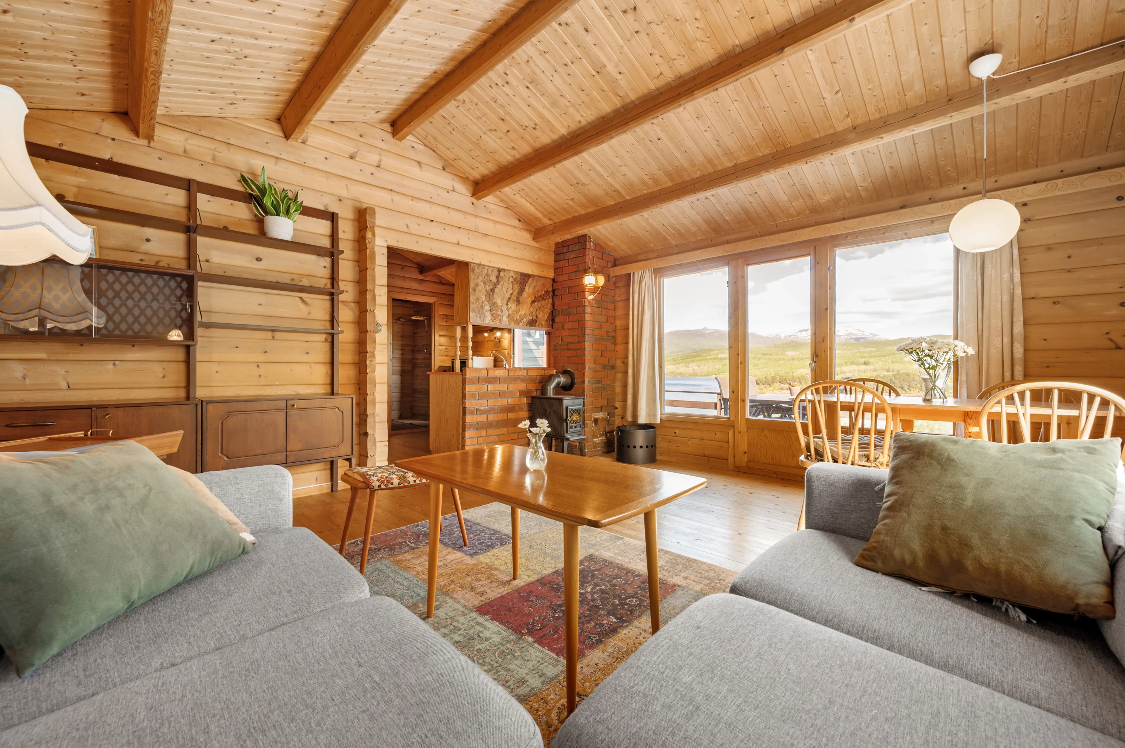 1970s Norwegian Seaside Cabin with Terrace and Boat Mooring - View image 8 of 37