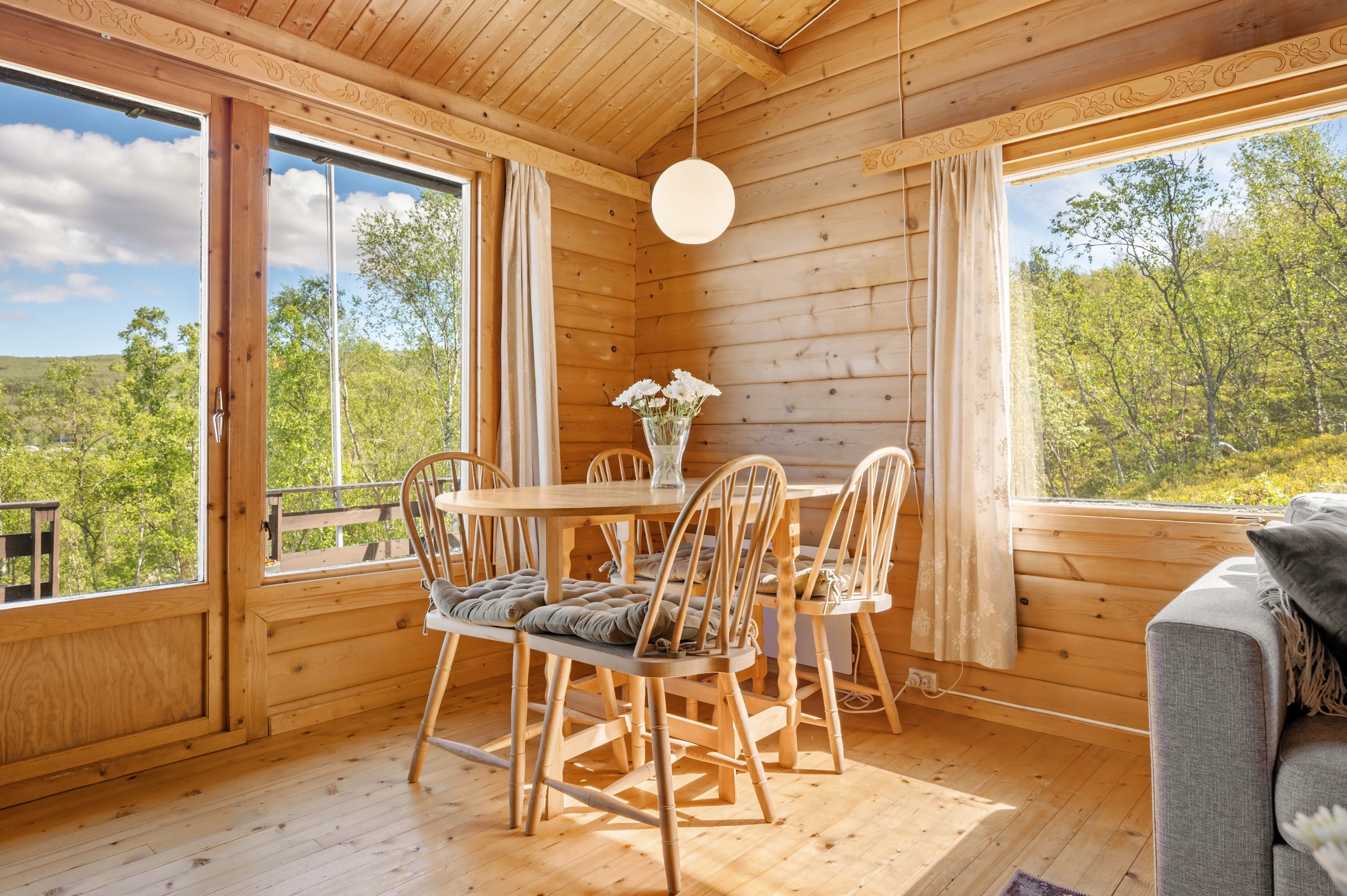 1970s Norwegian Seaside Cabin with Terrace and Boat Mooring - View image 11 of 37