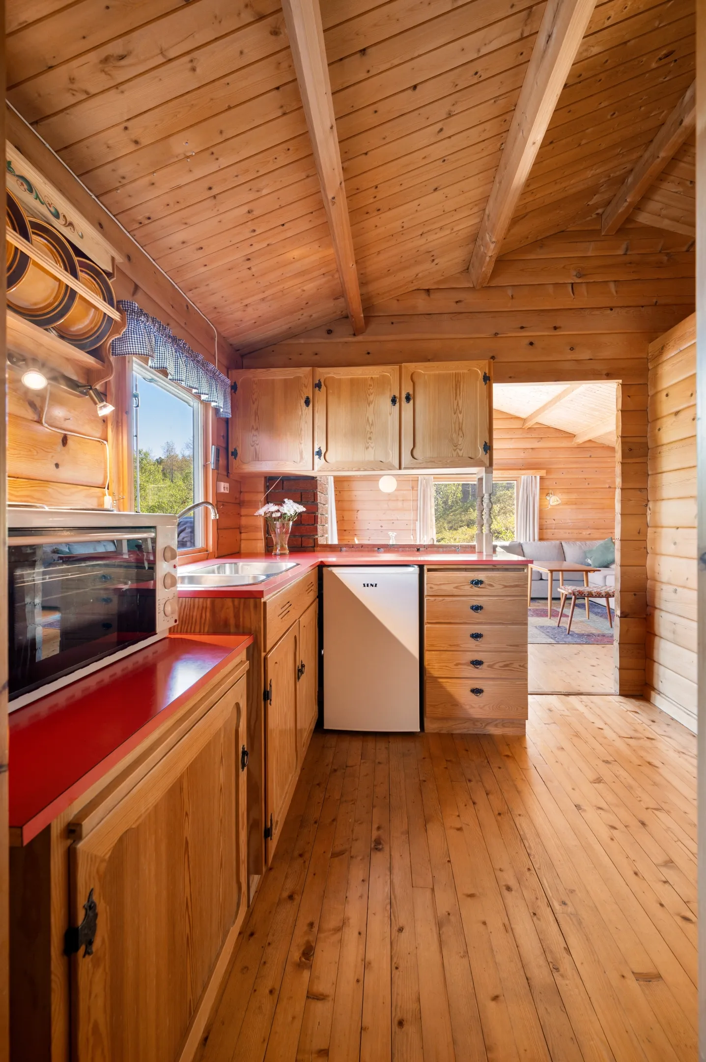 1970s Norwegian Seaside Cabin with Terrace and Boat Mooring - View image 12 of 37