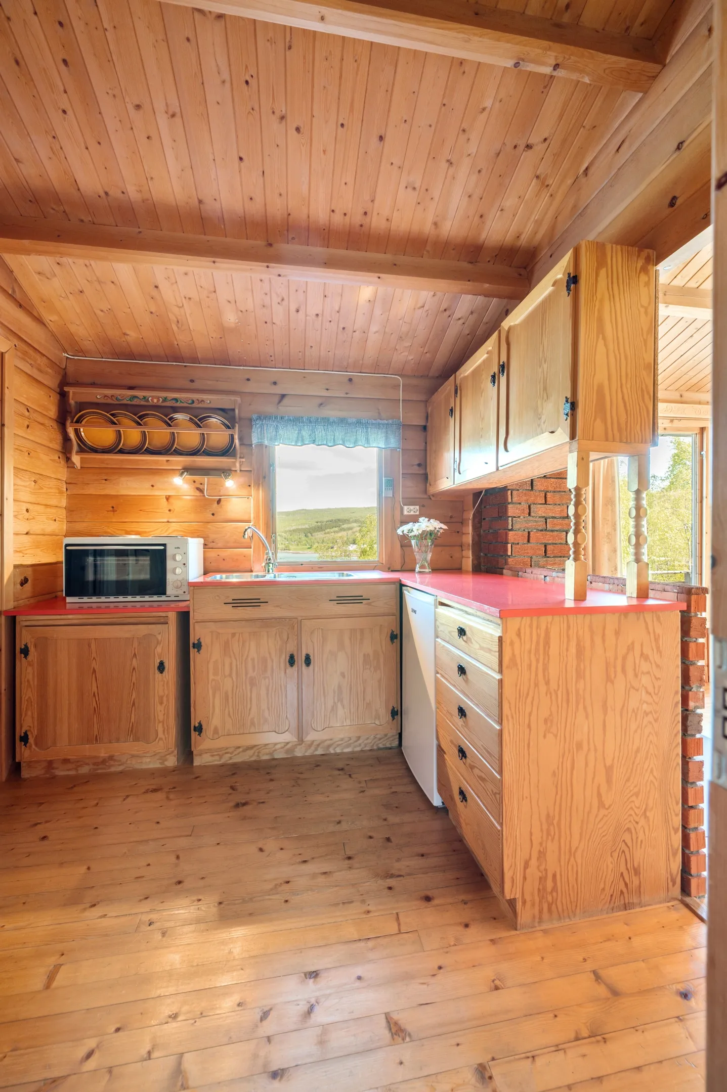 1970s Norwegian Seaside Cabin with Terrace and Boat Mooring - View image 13 of 37