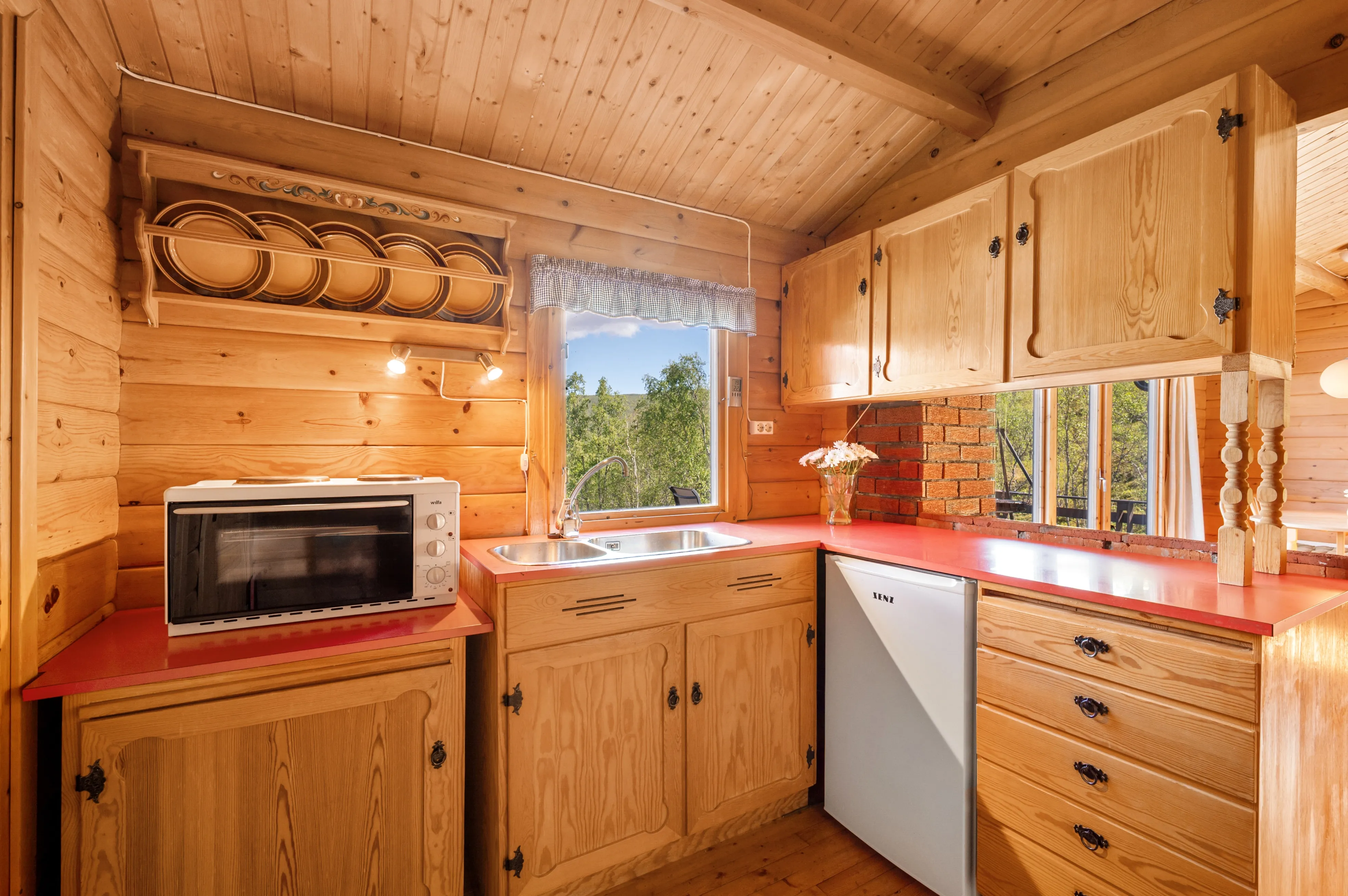 1970s Norwegian Seaside Cabin with Terrace and Boat Mooring - View image 14 of 37