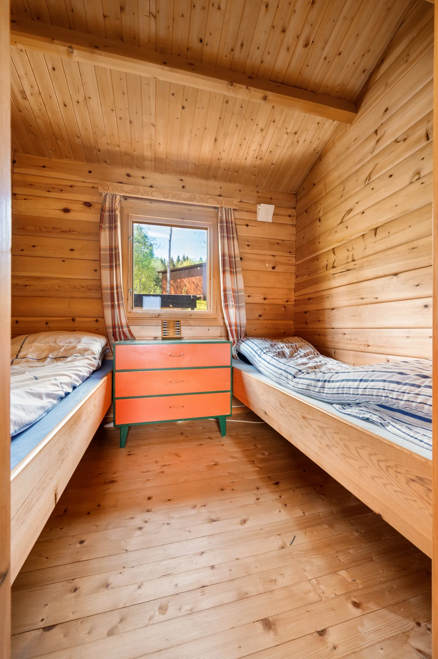 1970s Norwegian Seaside Cabin with Terrace and Boat Mooring - View image 15 of 37