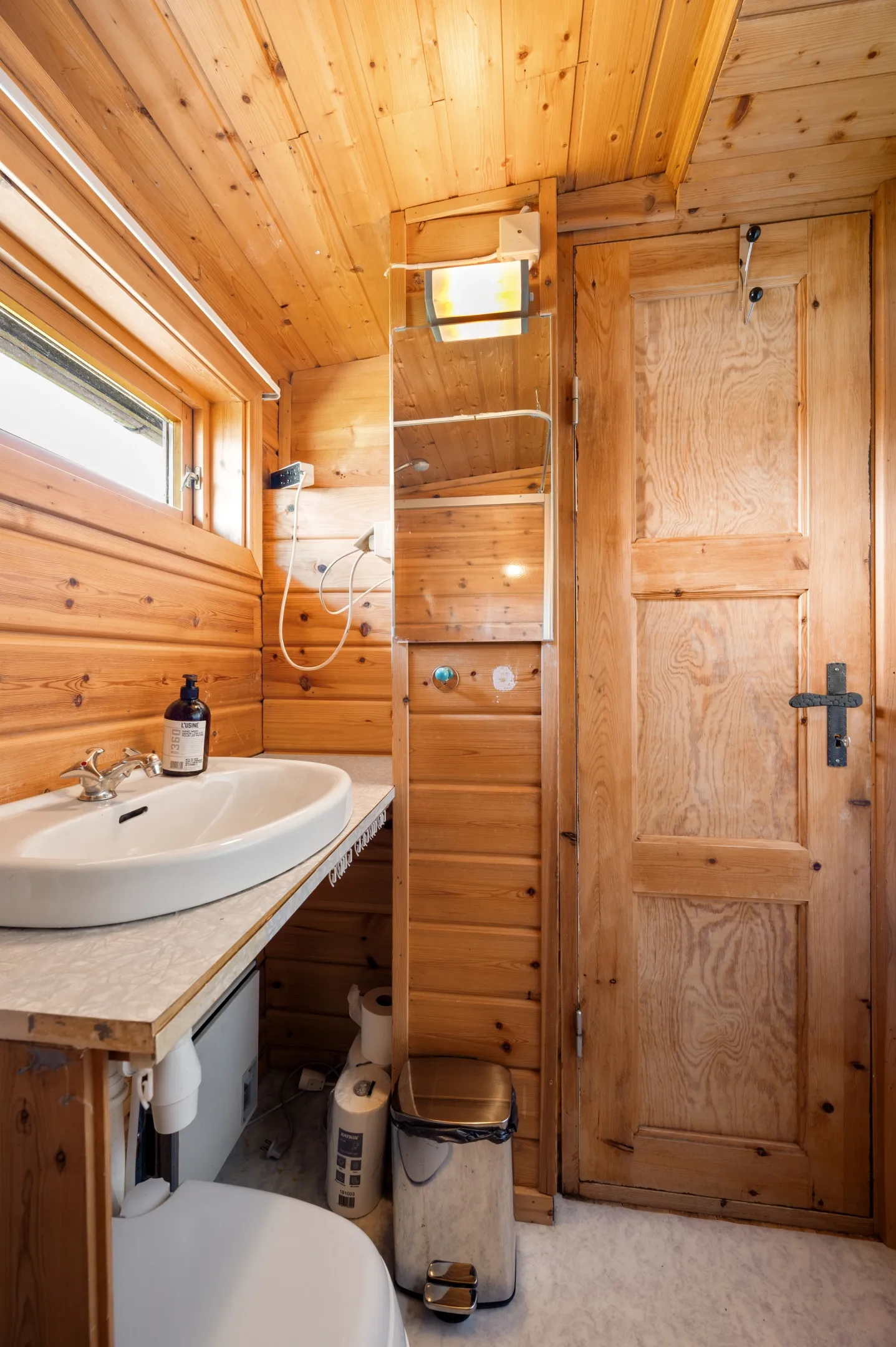 1970s Norwegian Seaside Cabin with Terrace and Boat Mooring - View image 19 of 37