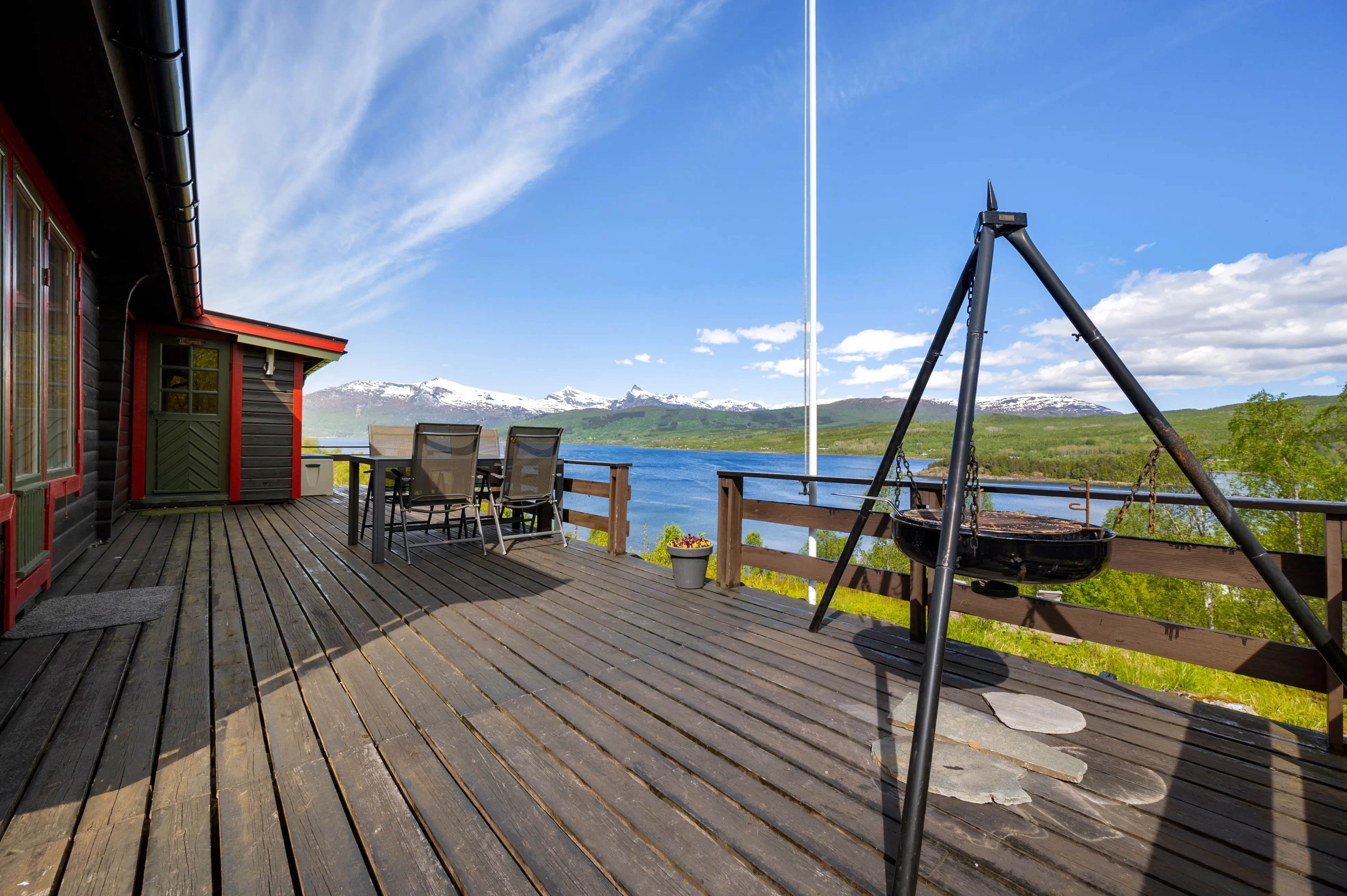 1970s Norwegian Seaside Cabin with Terrace and Boat Mooring - View image 21 of 37