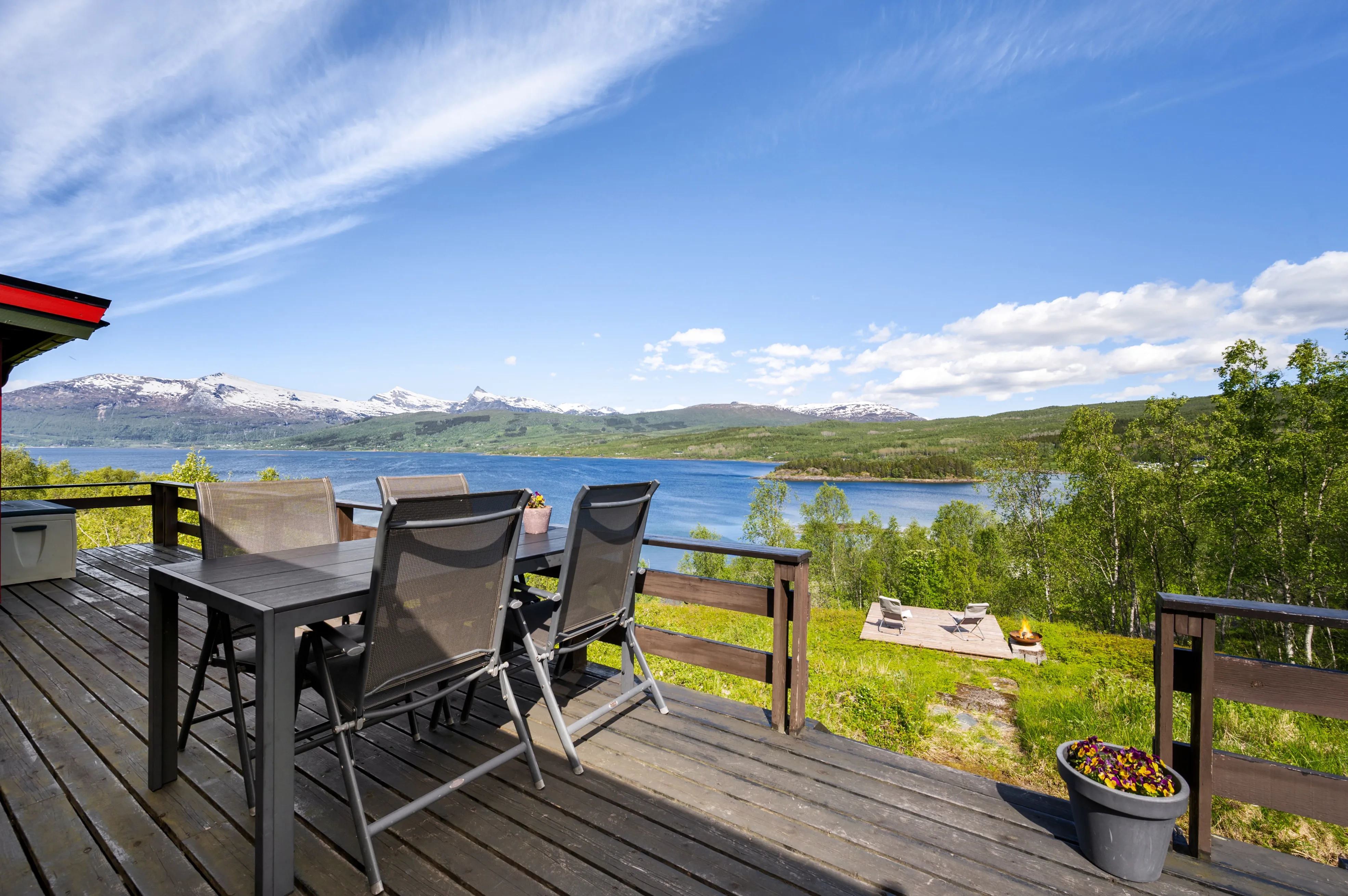 1970s Norwegian Seaside Cabin with Terrace and Boat Mooring - View image 22 of 37