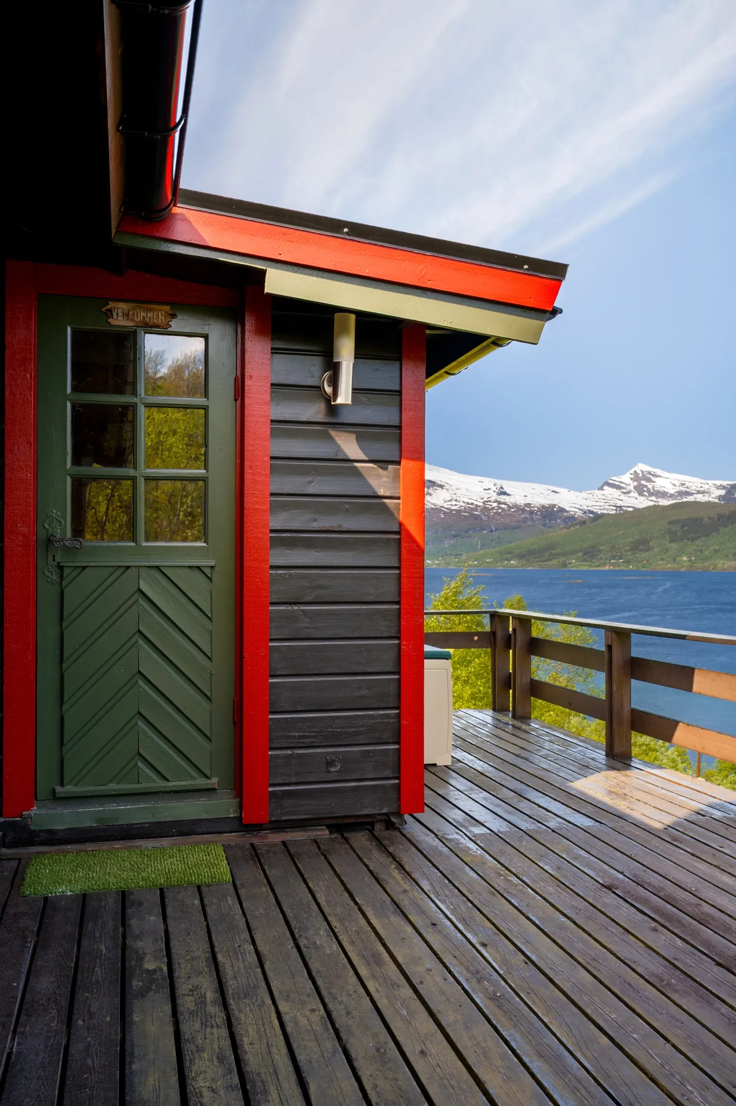 1970s Norwegian Seaside Cabin with Terrace and Boat Mooring - View image 25 of 37