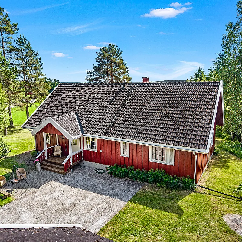 Family Home with Expansive Grounds in Peaceful Norwegian Countryside