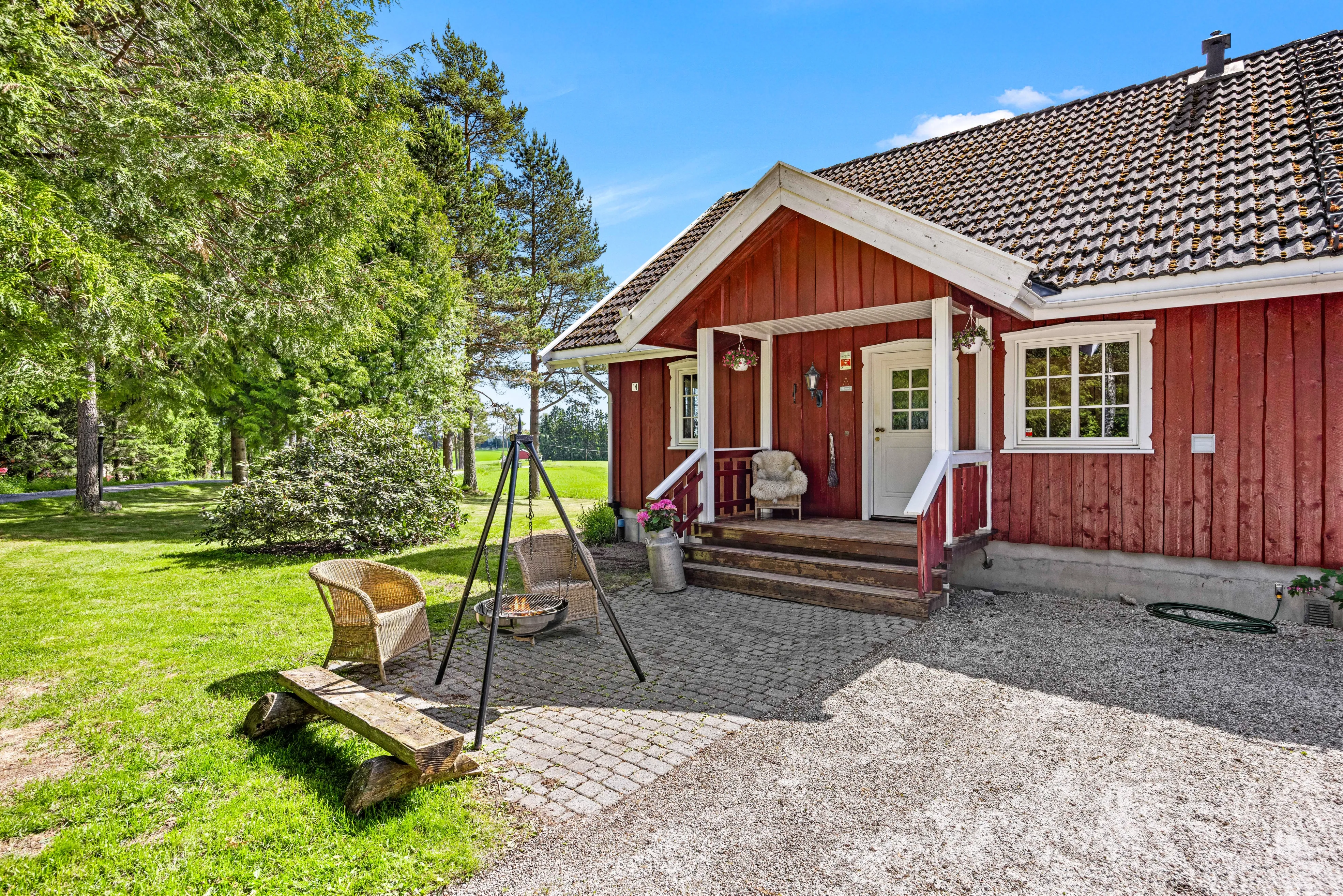 Family Home with Expansive Grounds in Peaceful Norwegian Countryside - Image 3
