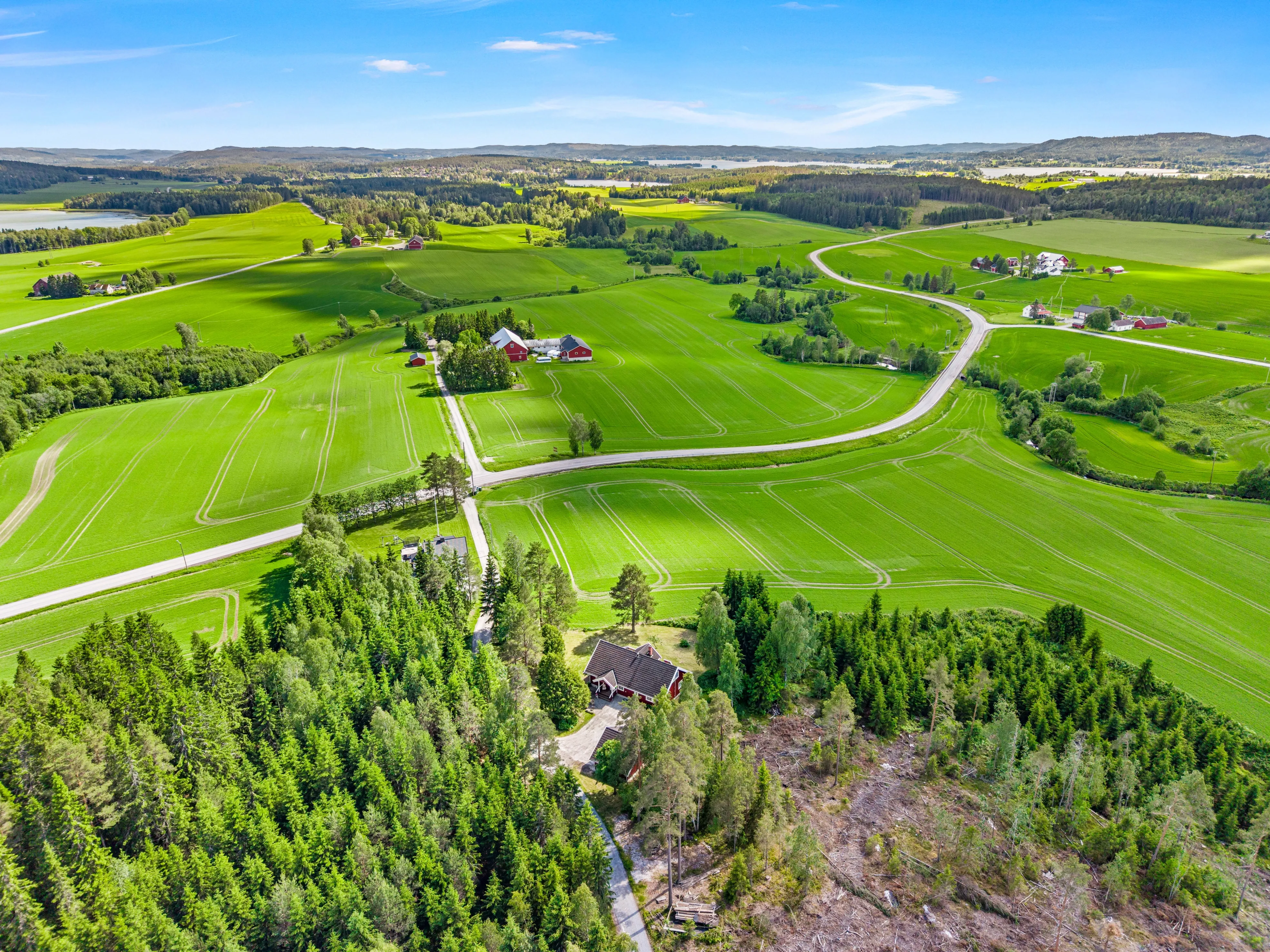 Family Home with Expansive Grounds in Peaceful Norwegian Countryside - Image 4