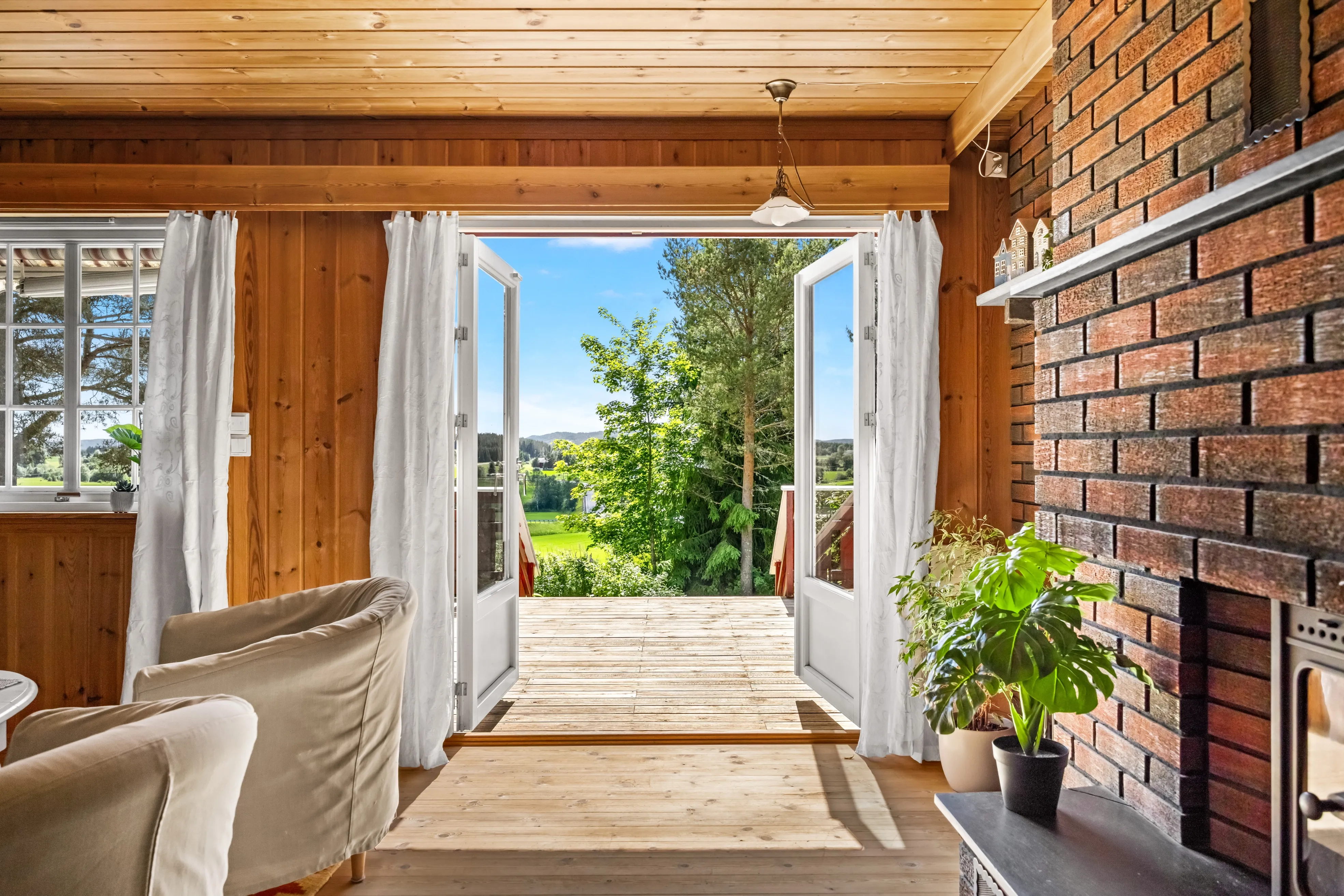 Family Home with Expansive Grounds in Peaceful Norwegian Countryside - View image 10 of 53