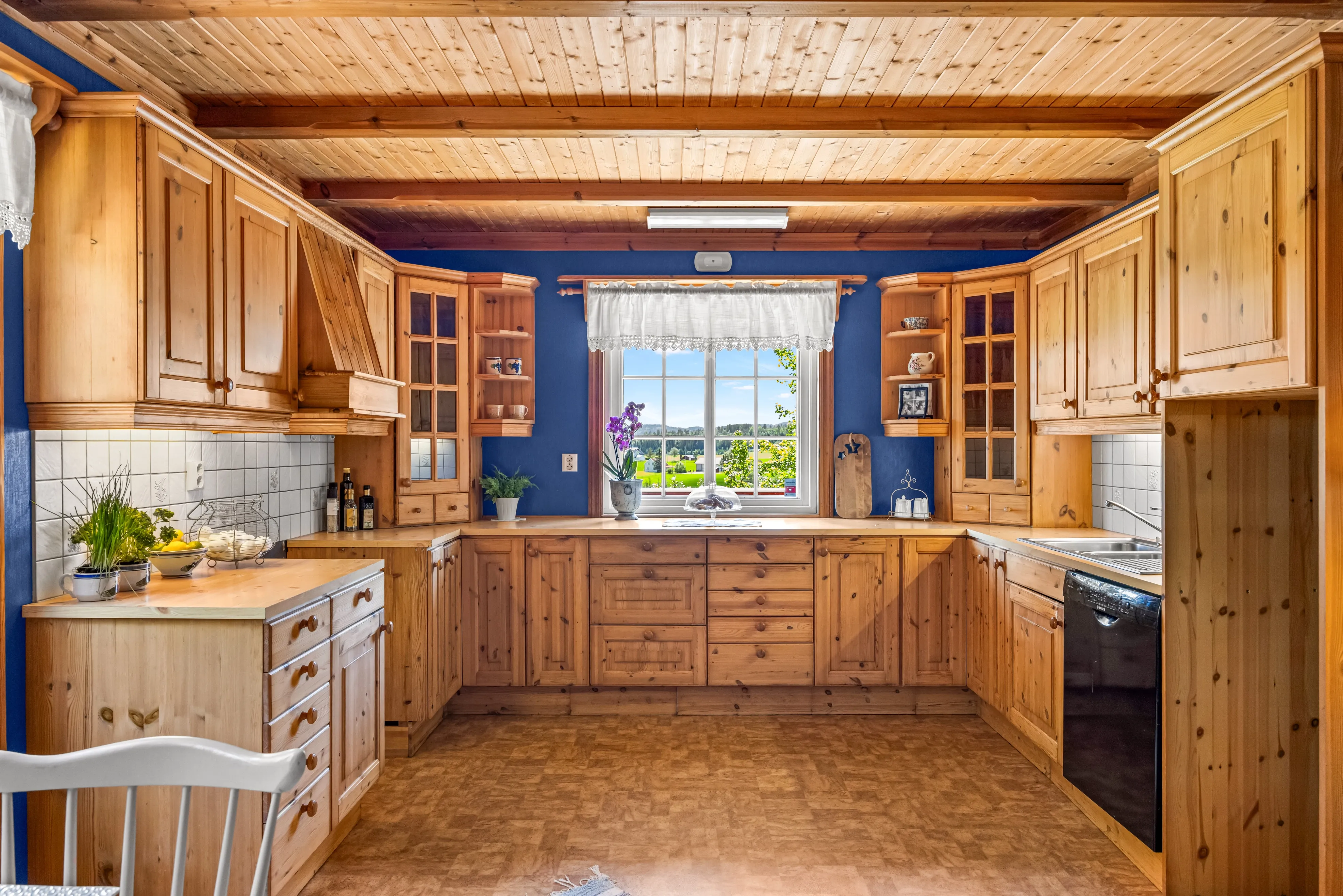 Family Home with Expansive Grounds in Peaceful Norwegian Countryside - View image 19 of 53
