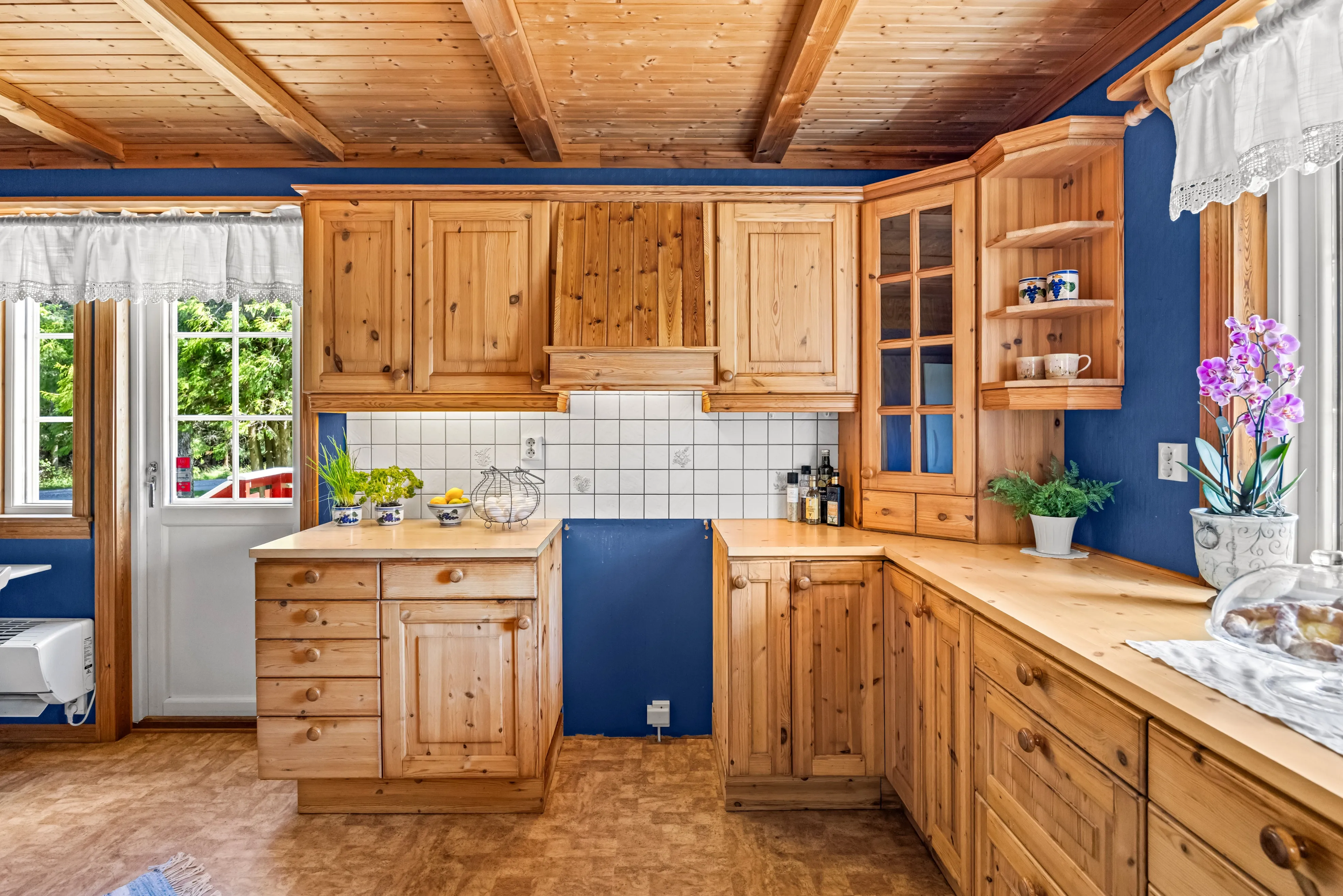 Family Home with Expansive Grounds in Peaceful Norwegian Countryside - View image 21 of 53