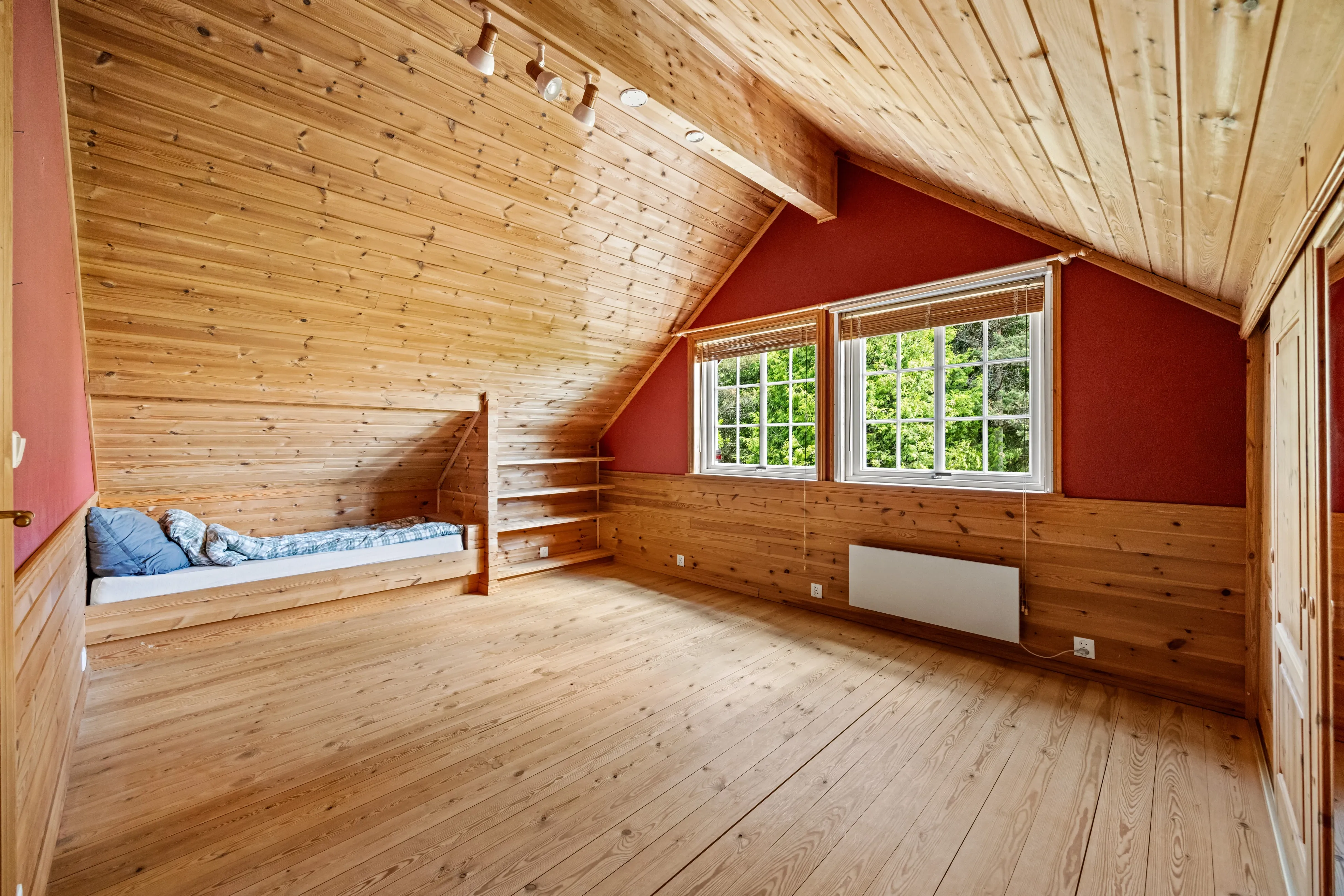 Family Home with Expansive Grounds in Peaceful Norwegian Countryside - View image 33 of 53