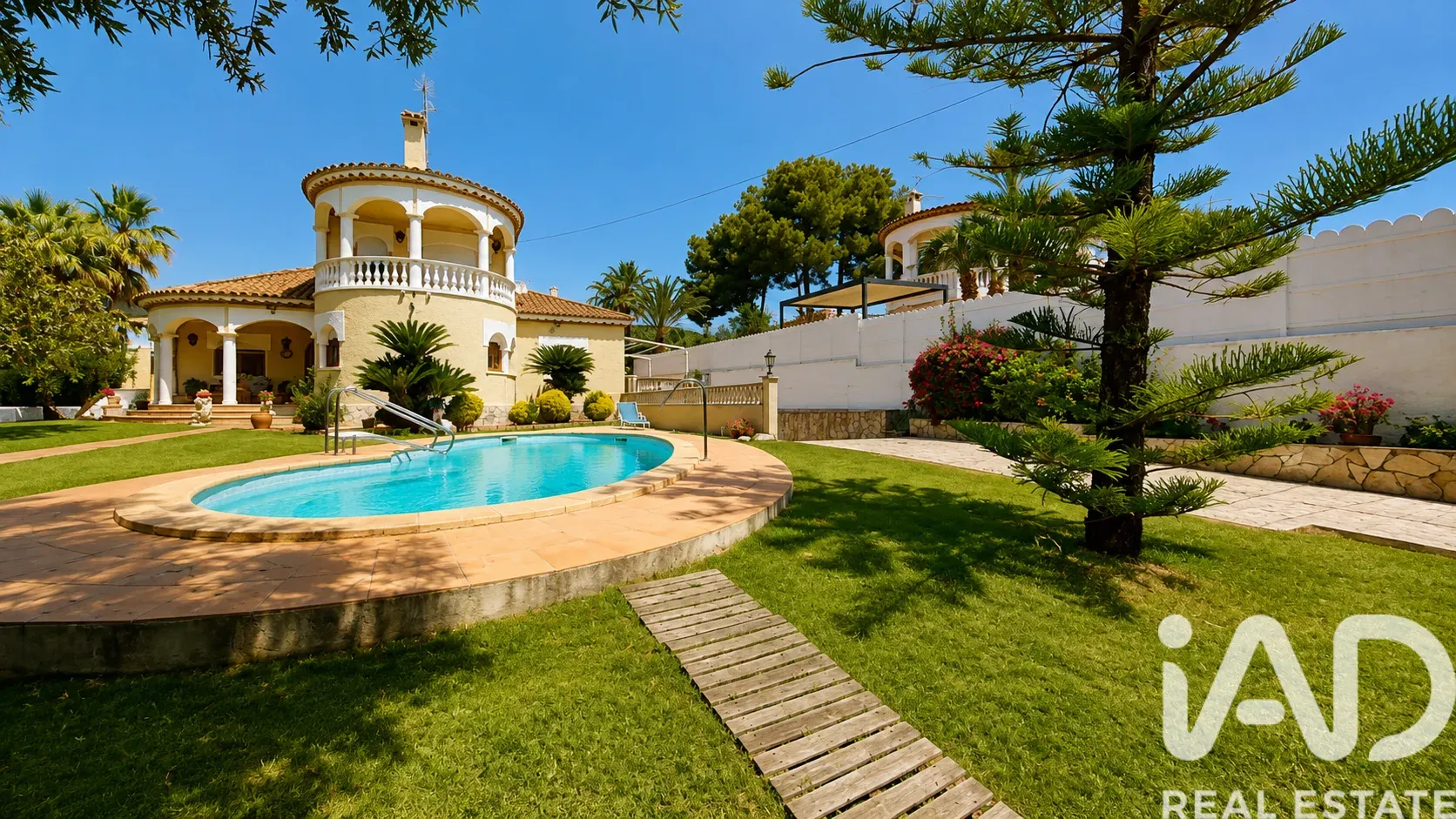 Rummeligt hus fra 1990’erne med havudsigt og pool i El Vendrell - Image 1