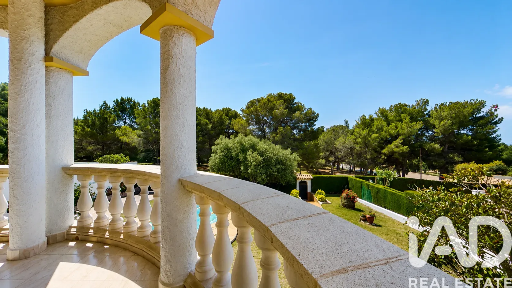 Rummeligt hus fra 1990’erne med havudsigt og pool i El Vendrell - Image 3