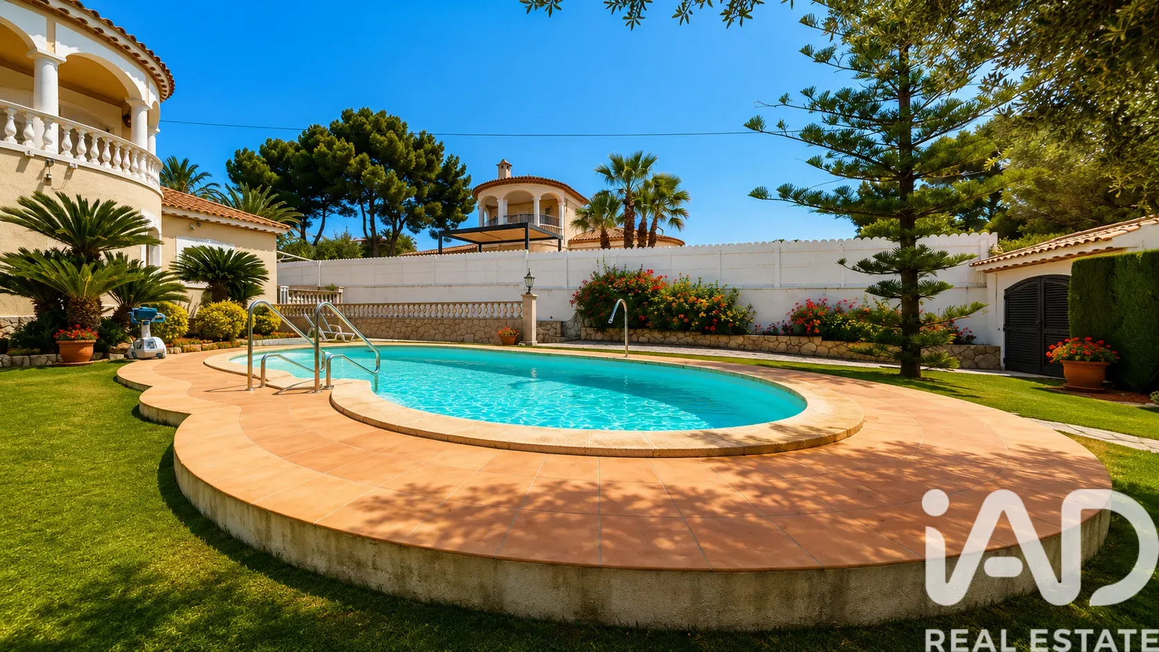 Rummeligt hus fra 1990’erne med havudsigt og pool i El Vendrell - Image 4