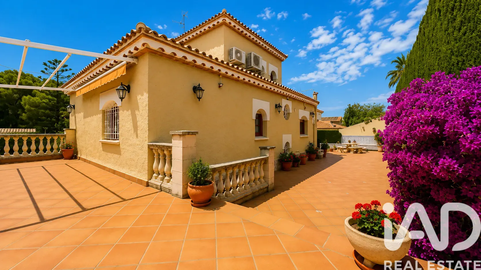 Rummeligt hus fra 1990’erne med havudsigt og pool i El Vendrell - Vis billede 14 af 37