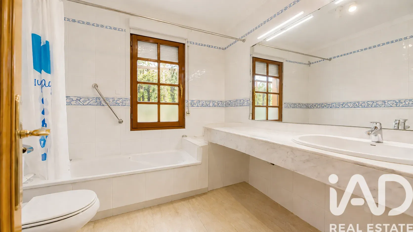 Rummeligt hus fra 1990’erne med havudsigt og pool i El Vendrell - Vis billede 25 af 37