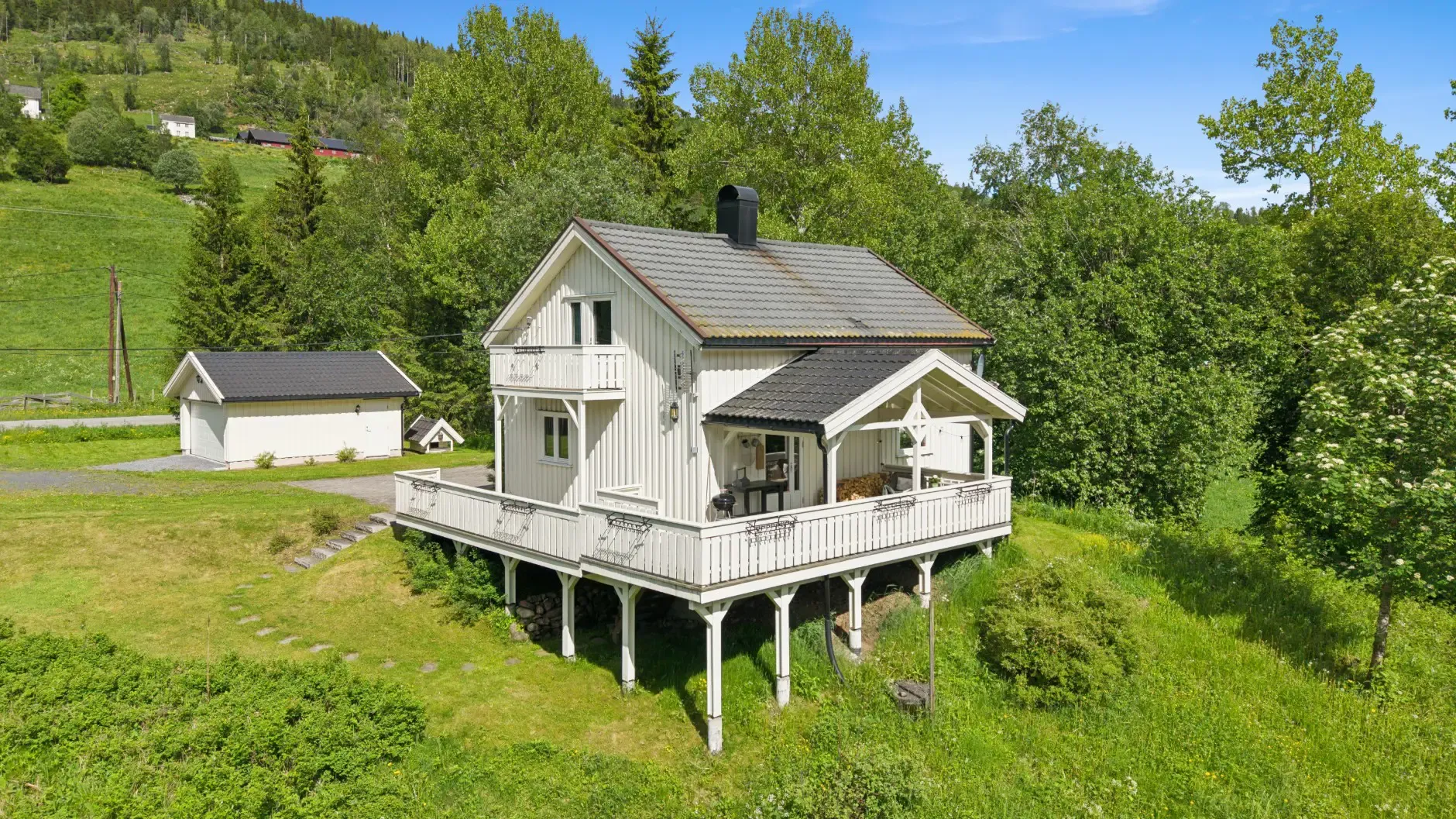 1950s Norwegian House with Expansive Grounds near Lillehammer - Image 1