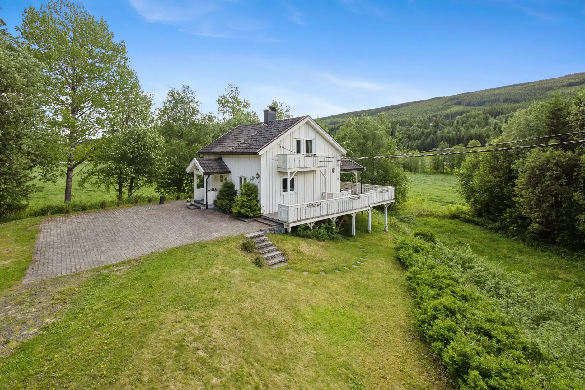 1950s Norwegian House with Expansive Grounds near Lillehammer - Image 2