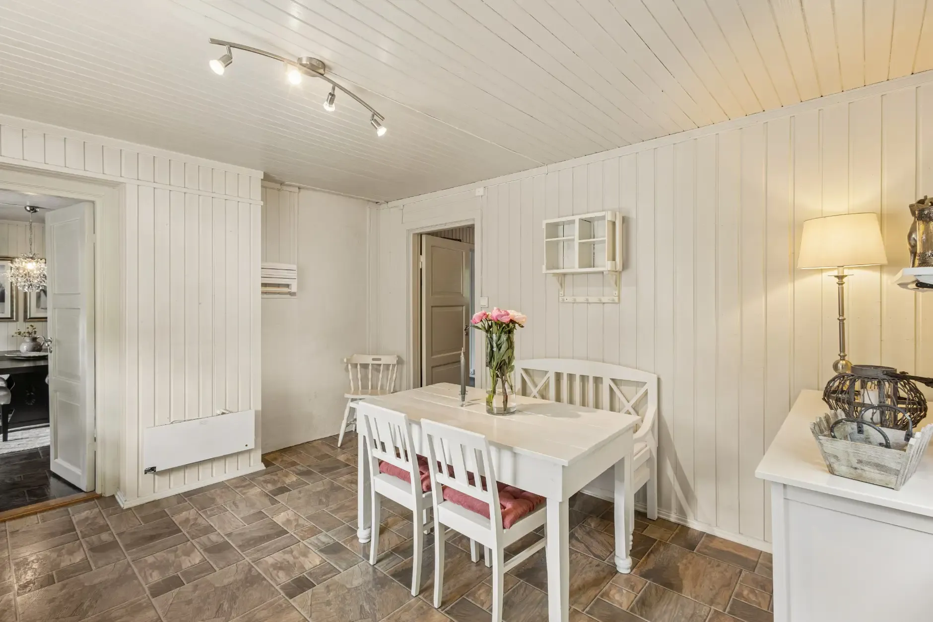 1950s Norwegian House with Expansive Grounds near Lillehammer - View image 6 of 31
