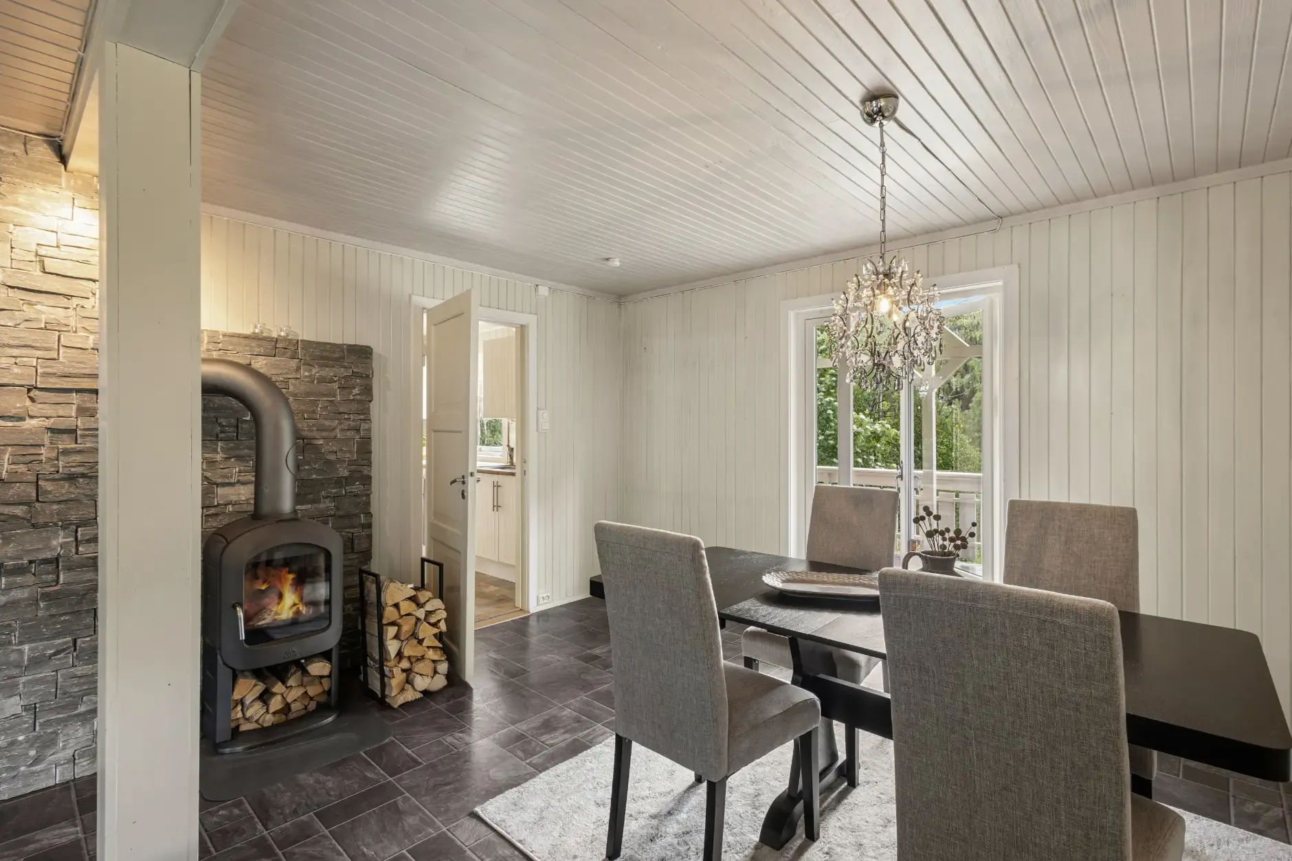 1950s Norwegian House with Expansive Grounds near Lillehammer - View image 7 of 31