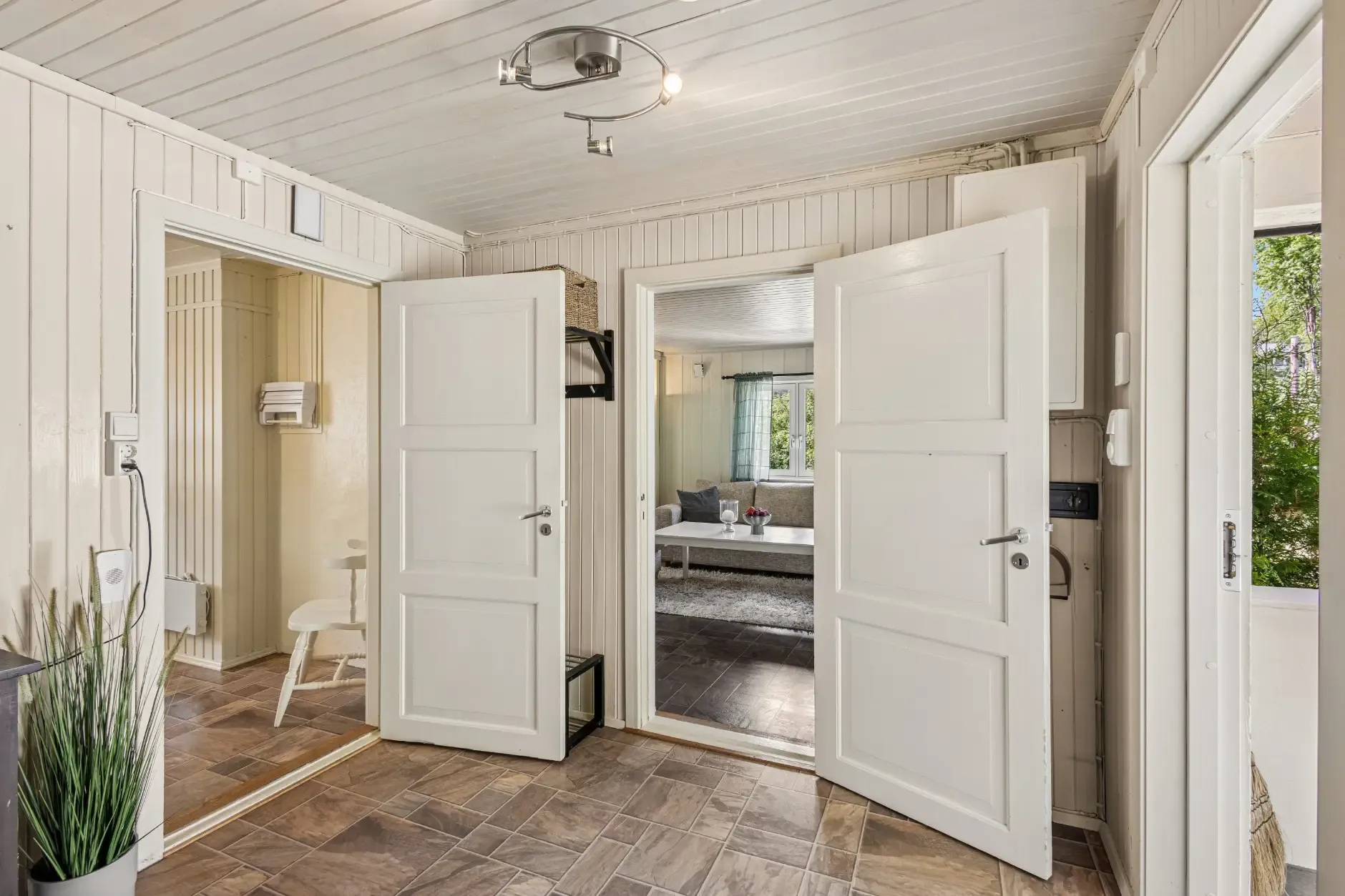 1950s Norwegian House with Expansive Grounds near Lillehammer - View image 16 of 31