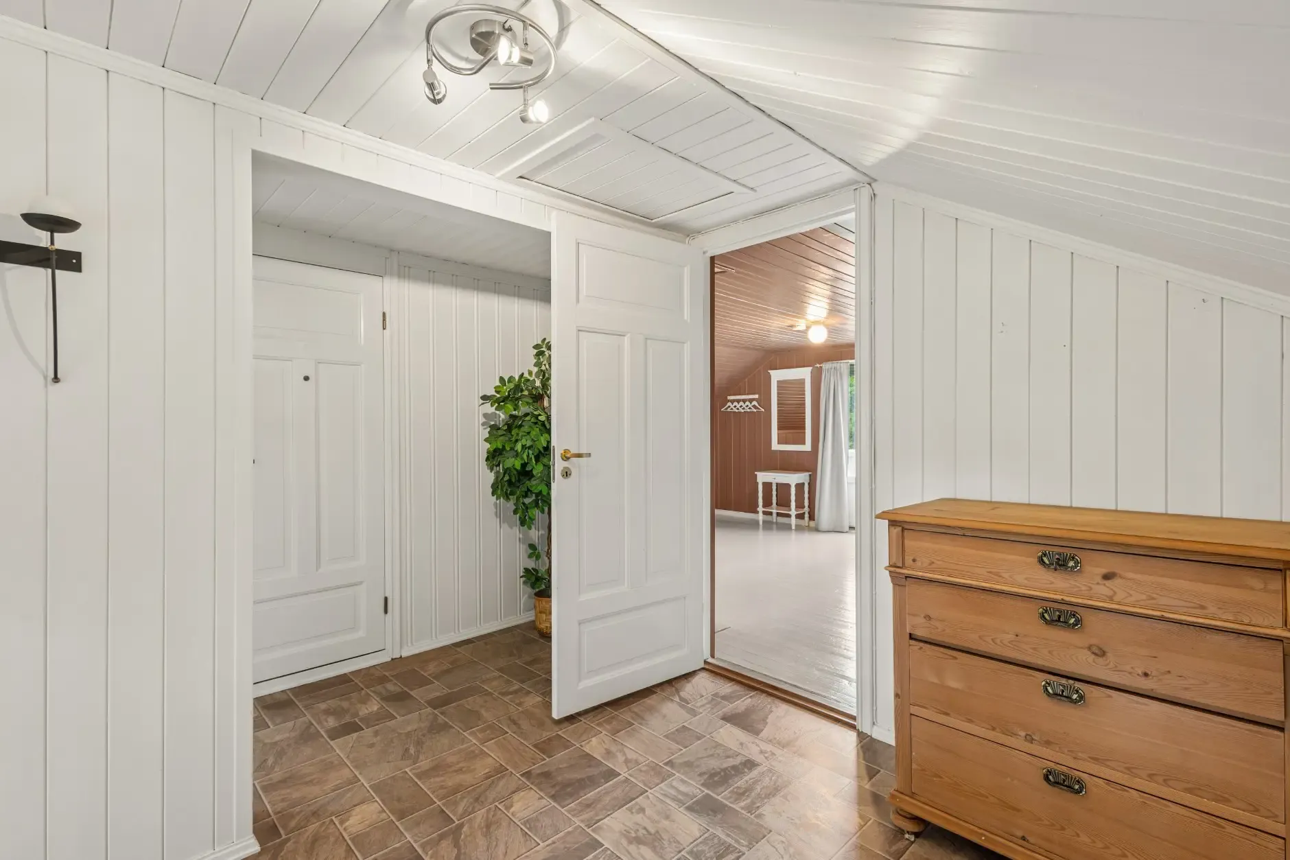 1950s Norwegian House with Expansive Grounds near Lillehammer - View image 21 of 31