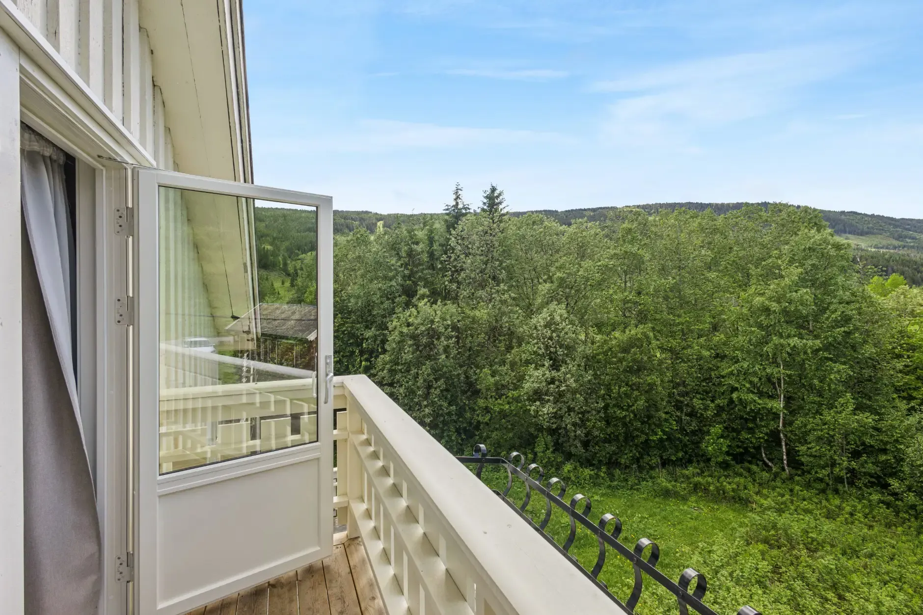 1950s Norwegian House with Expansive Grounds near Lillehammer - View image 23 of 31