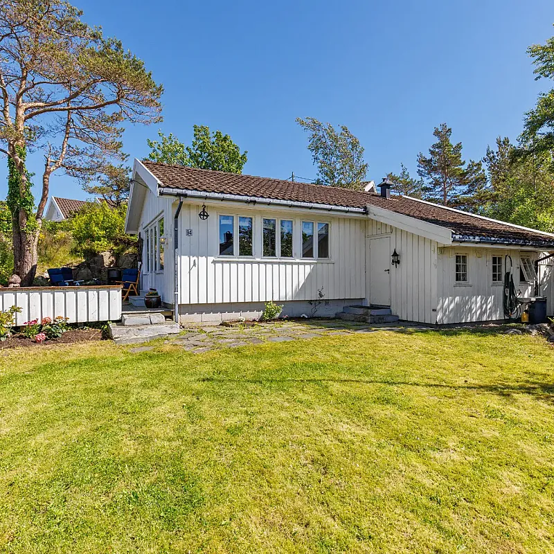 Norwegian Country House with Garden and Terrace in Flekkerøy