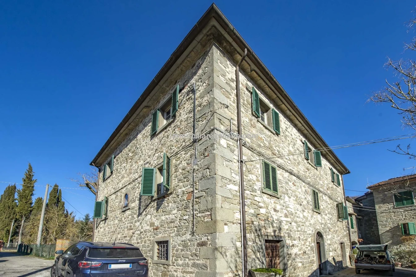 Tuscany's Country Retreat: 4-Bedroom House with Pool and Garden in Caprese Michelangelo - Image 2