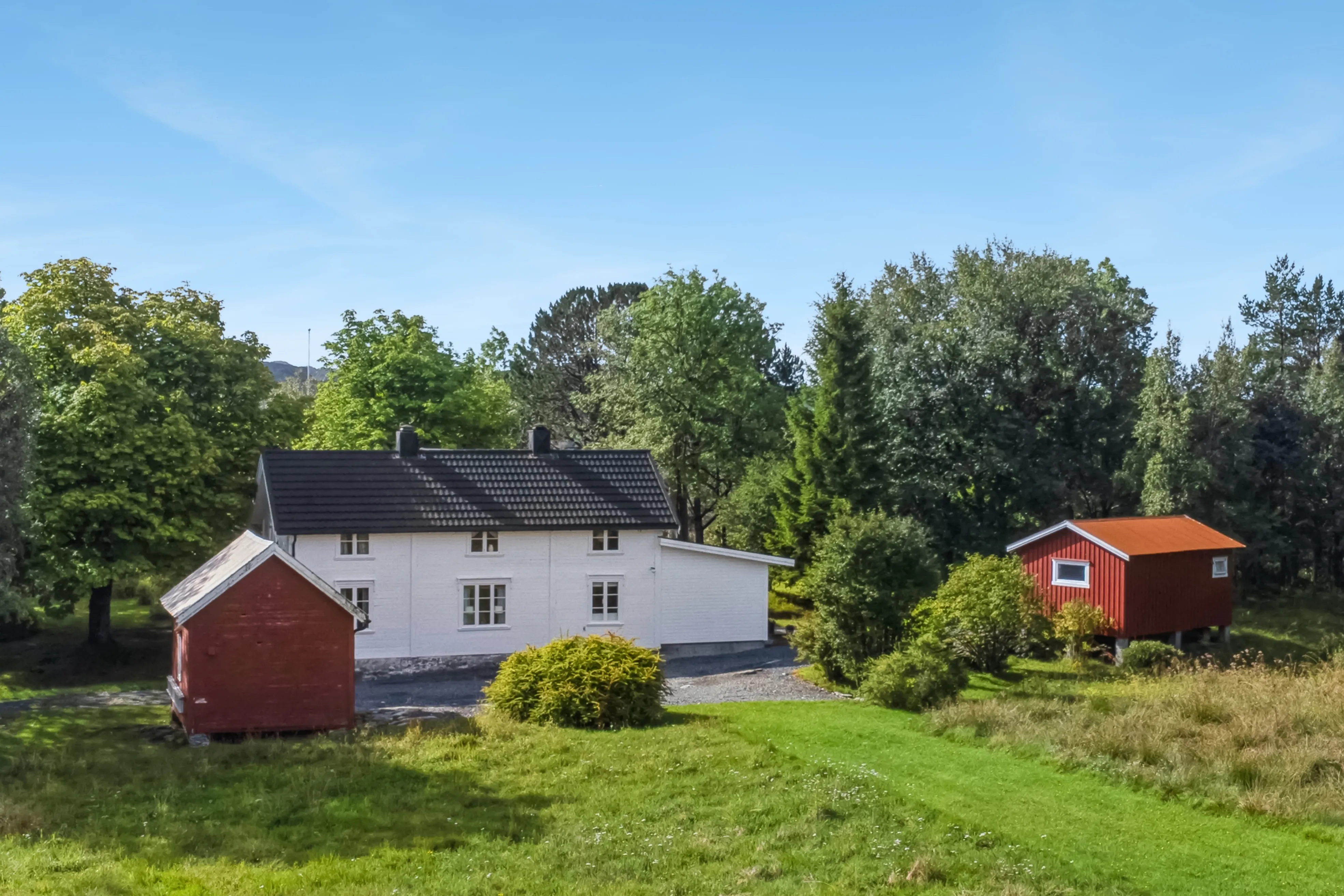 1898 Four-Bedroom House with Expansive Grounds in Bjugn, Trøndelag - View image 7 of 37