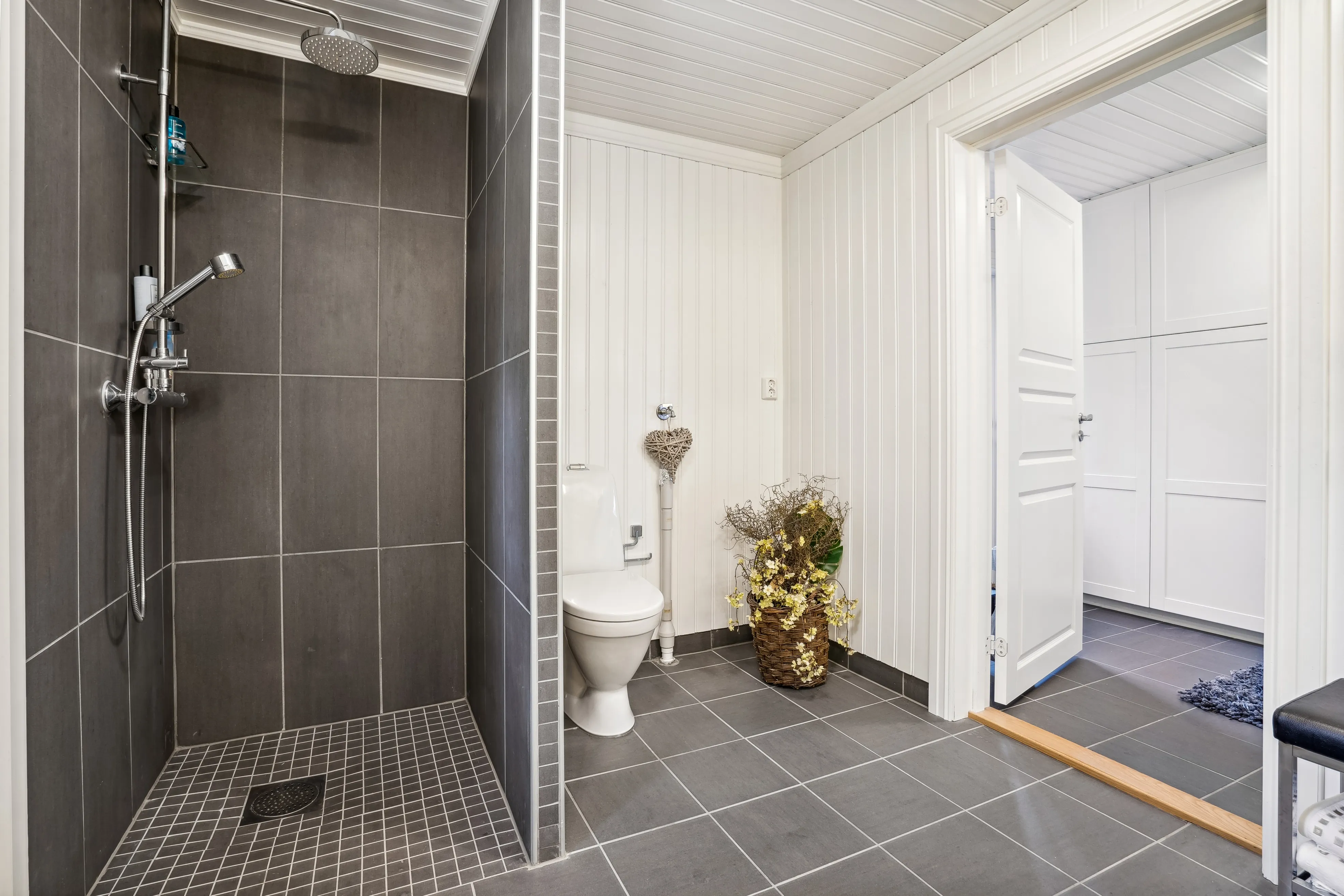 1898 Four-Bedroom House with Expansive Grounds in Bjugn, Trøndelag - View image 22 of 37