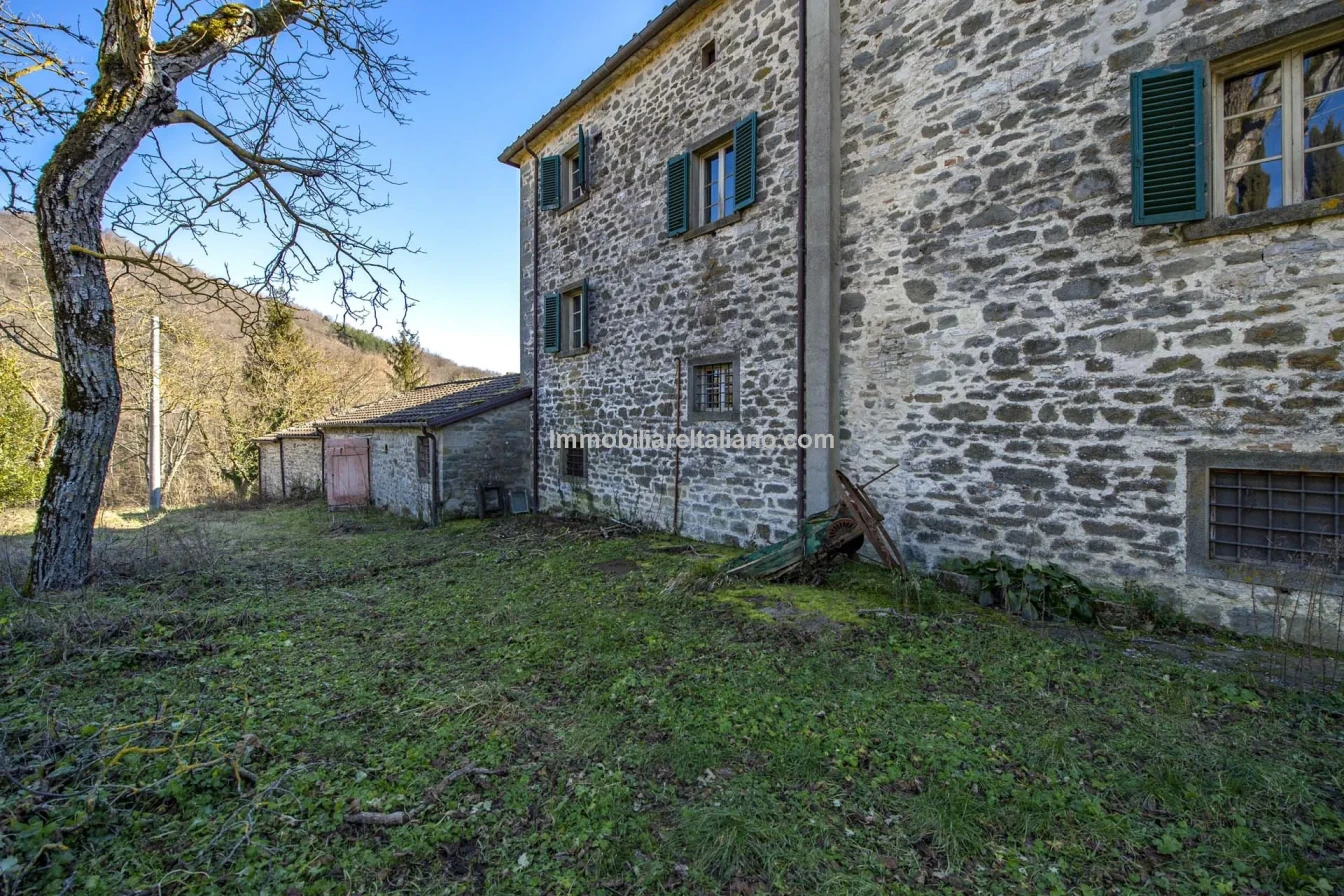 Tuscany's Country Retreat: 4-Bedroom House with Pool and Garden in Caprese Michelangelo - View image 7 of 37