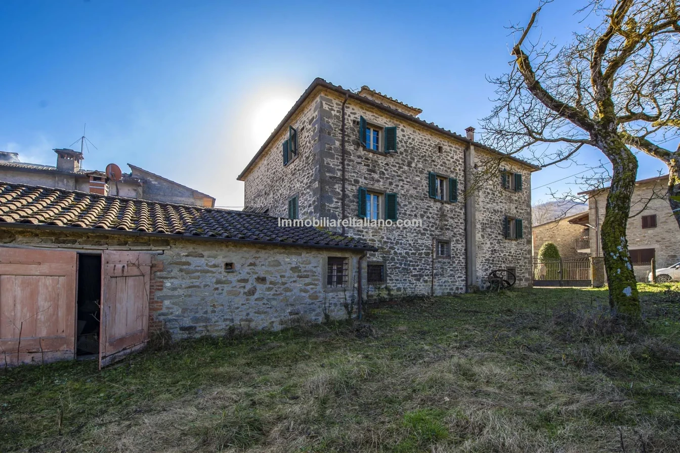 Tuscany's Country Retreat: 4-Bedroom House with Pool and Garden in Caprese Michelangelo - View image 8 of 37