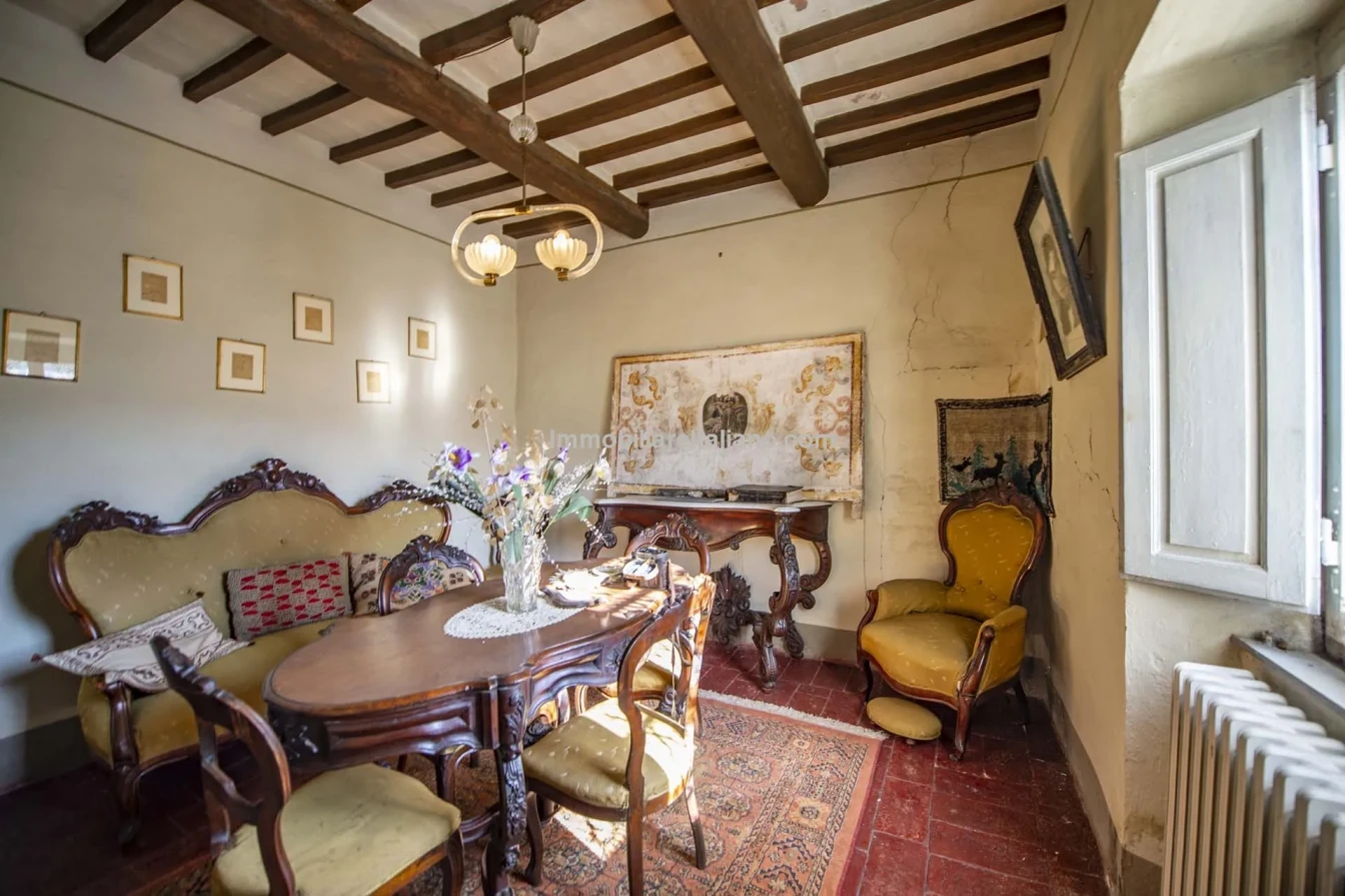 Tuscany's Country Retreat: 4-Bedroom House with Pool and Garden in Caprese Michelangelo - View image 14 of 37
