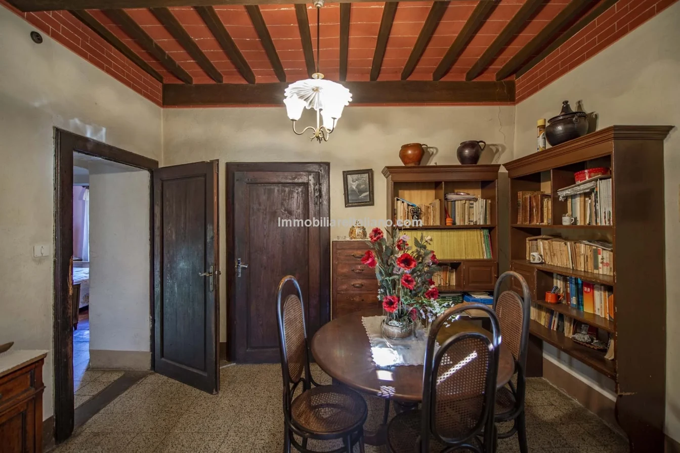 Tuscany's Country Retreat: 4-Bedroom House with Pool and Garden in Caprese Michelangelo - View image 15 of 37