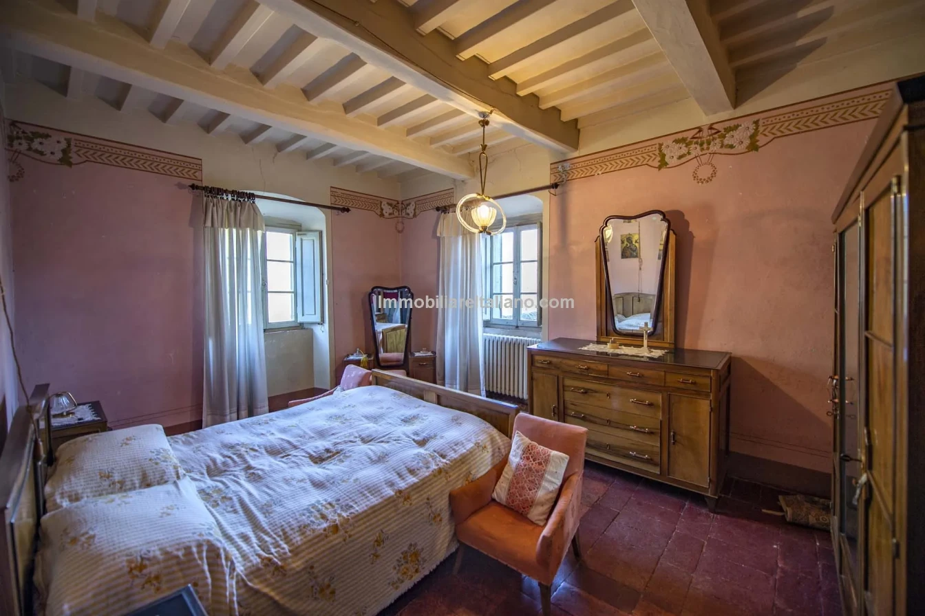 Tuscany's Country Retreat: 4-Bedroom House with Pool and Garden in Caprese Michelangelo - View image 22 of 37