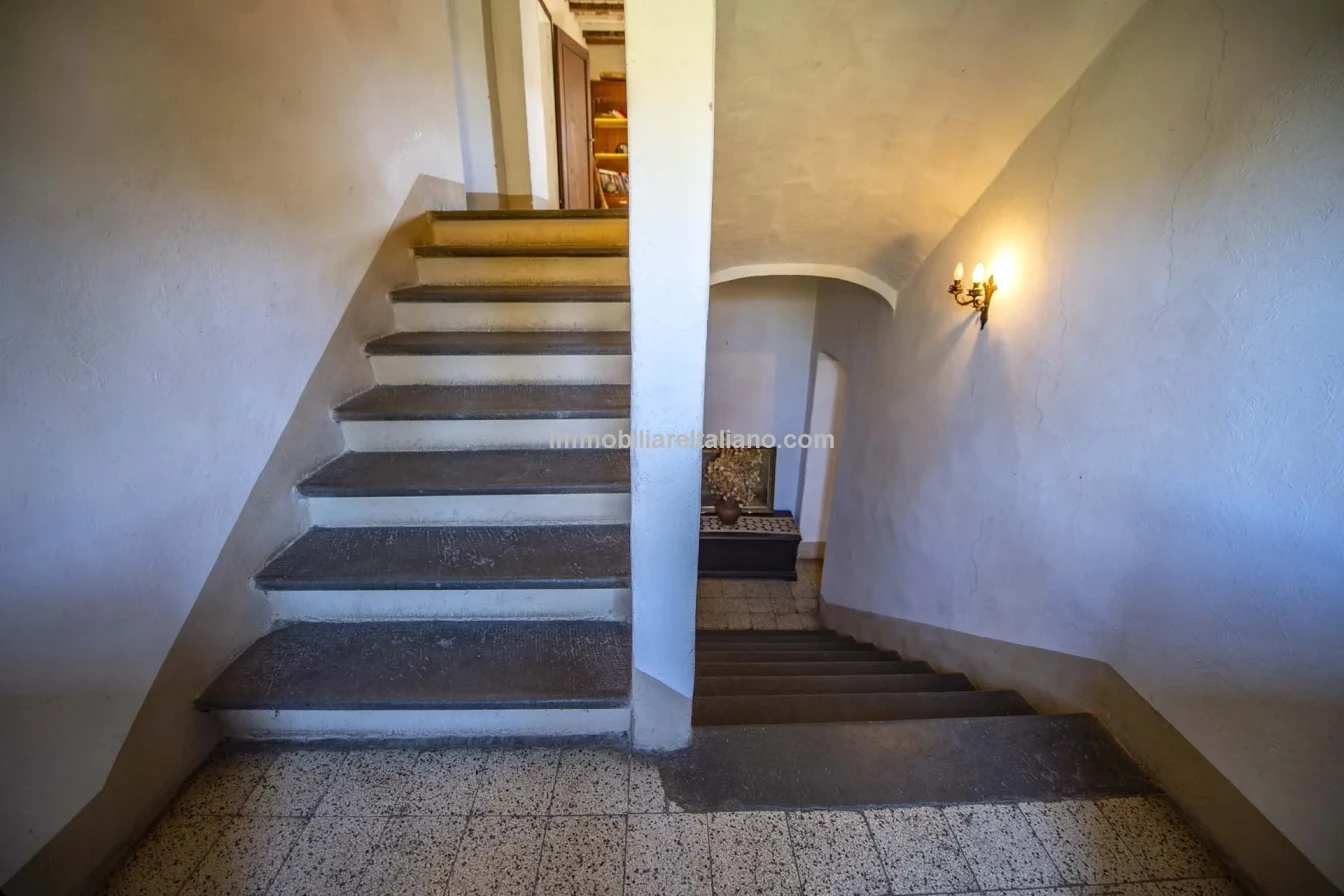 Tuscany's Country Retreat: 4-Bedroom House with Pool and Garden in Caprese Michelangelo - View image 24 of 37