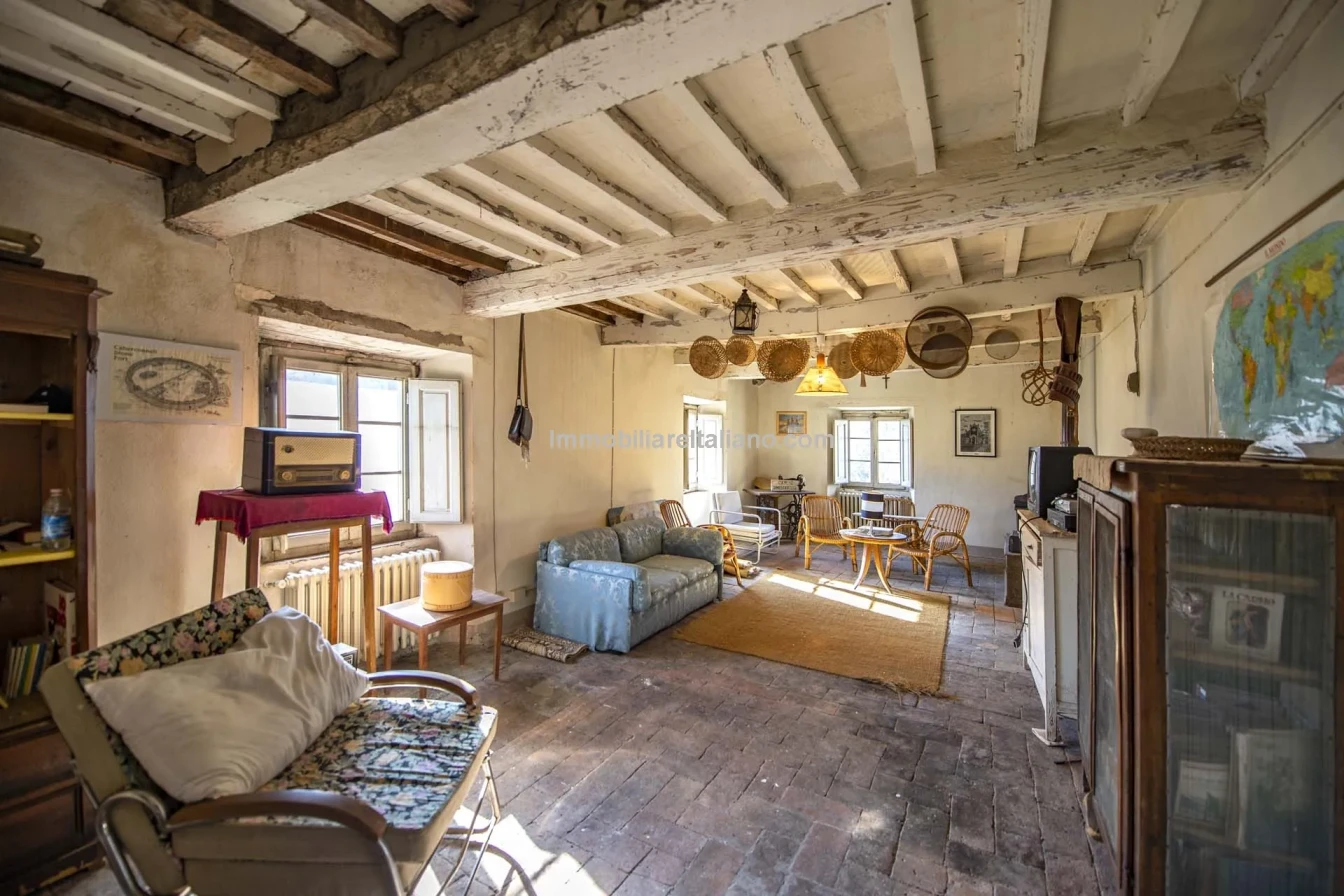 Tuscany's Country Retreat: 4-Bedroom House with Pool and Garden in Caprese Michelangelo - View image 26 of 37
