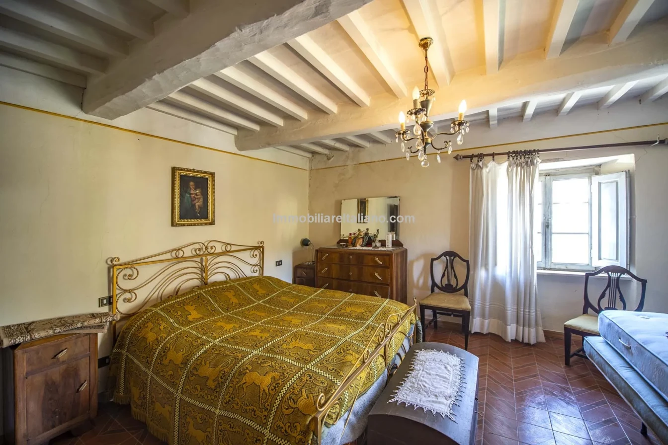 Tuscany's Country Retreat: 4-Bedroom House with Pool and Garden in Caprese Michelangelo - View image 28 of 37