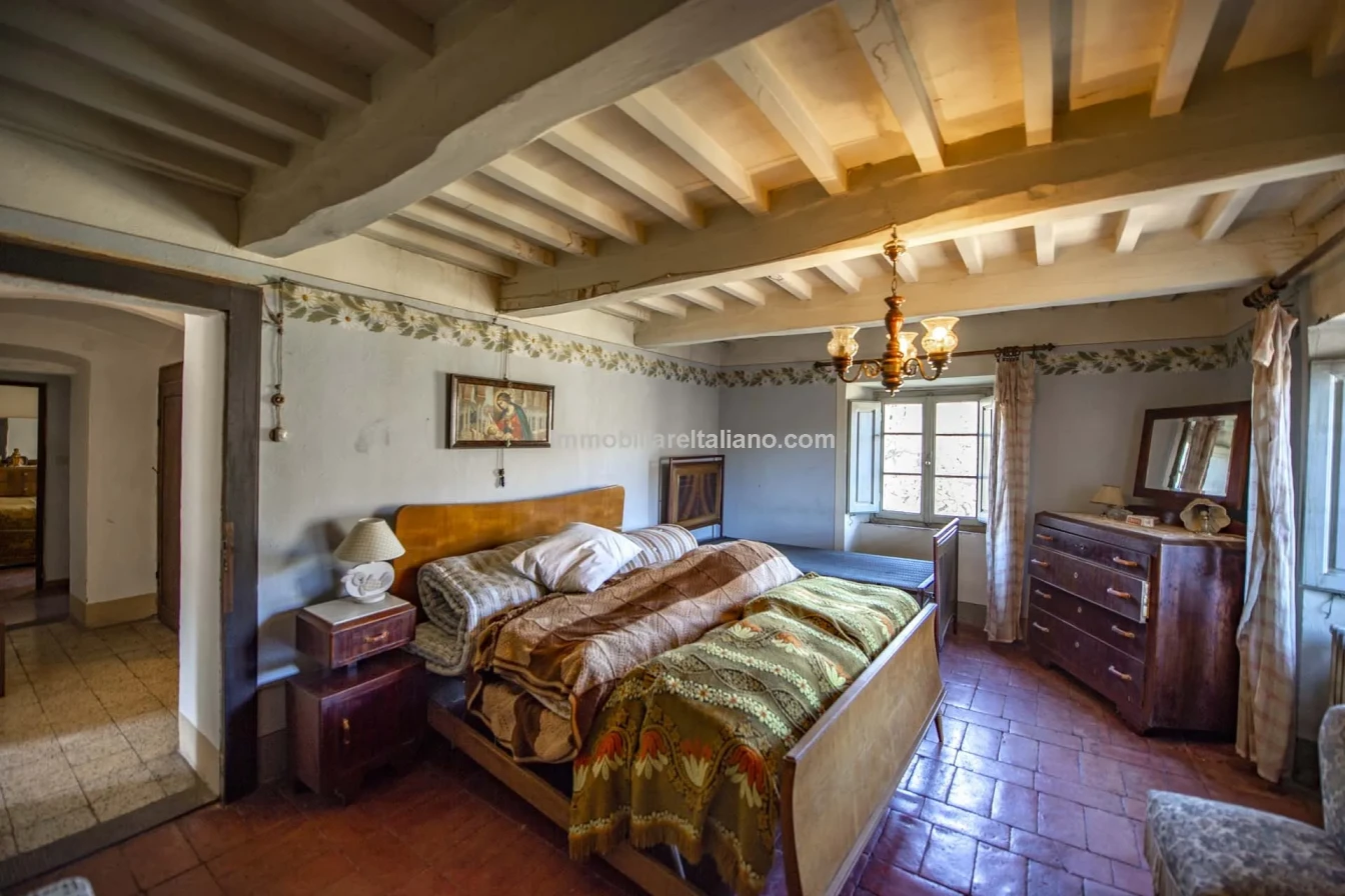 Tuscany's Country Retreat: 4-Bedroom House with Pool and Garden in Caprese Michelangelo - View image 30 of 37