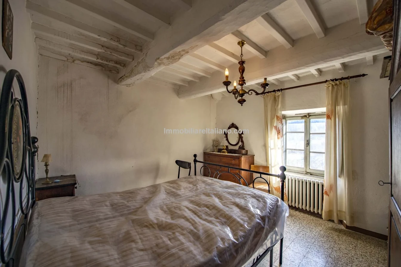 Tuscany's Country Retreat: 4-Bedroom House with Pool and Garden in Caprese Michelangelo - View image 31 of 37