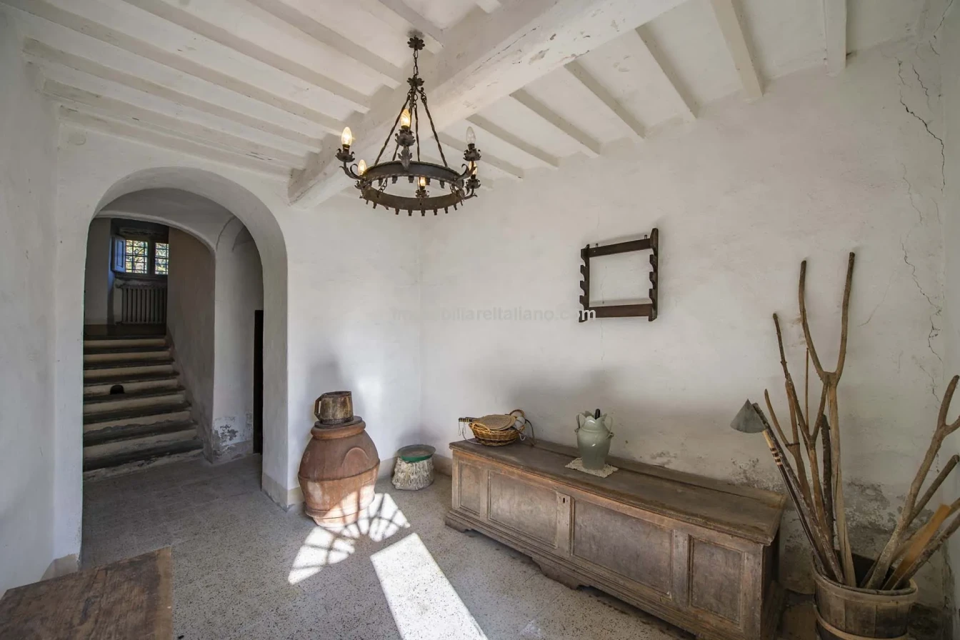 Tuscany's Country Retreat: 4-Bedroom House with Pool and Garden in Caprese Michelangelo - View image 32 of 37