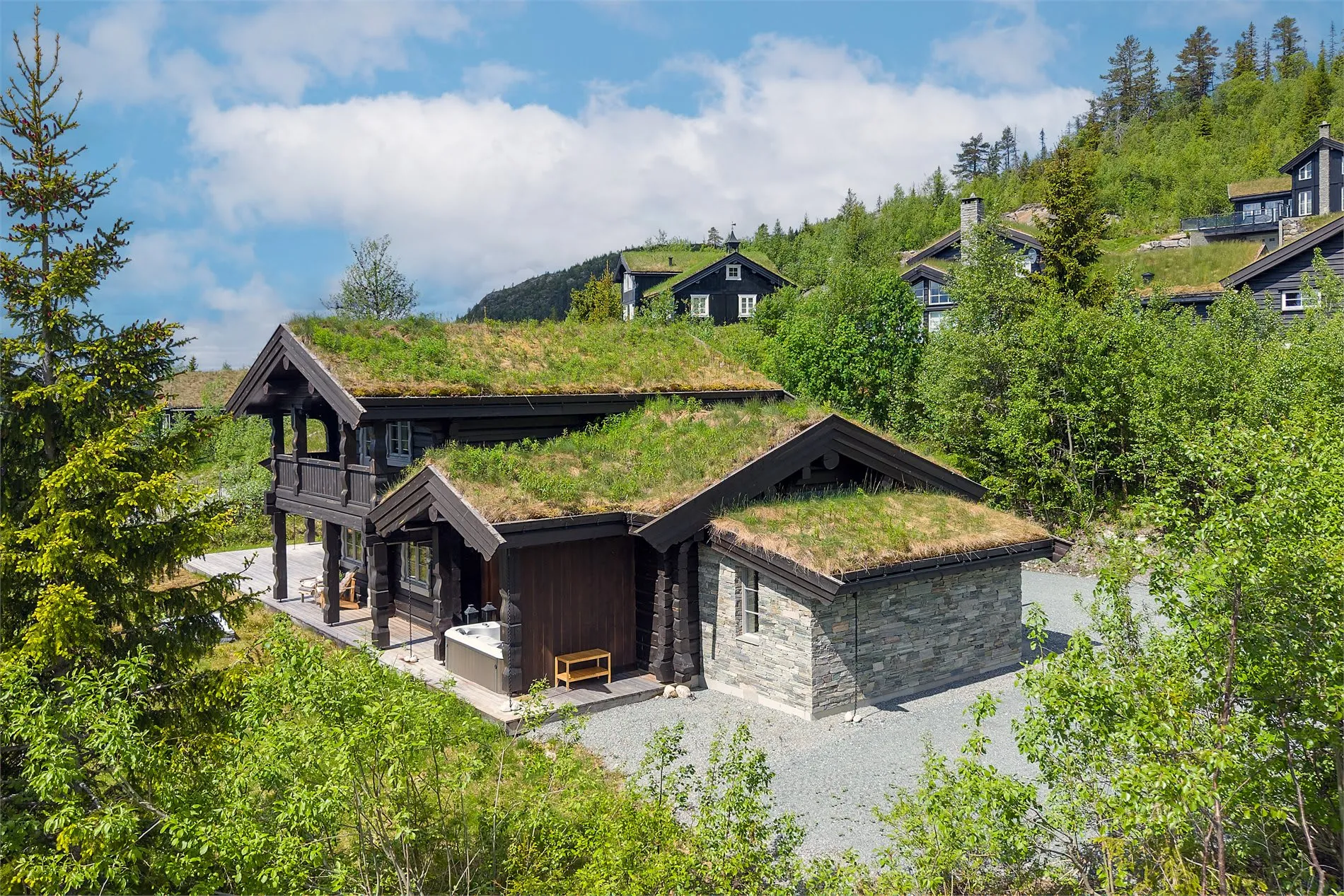 Rummelig hytte med 5 soveværelser, altan og pool i det naturskønne Noresund, Norge - Image 2