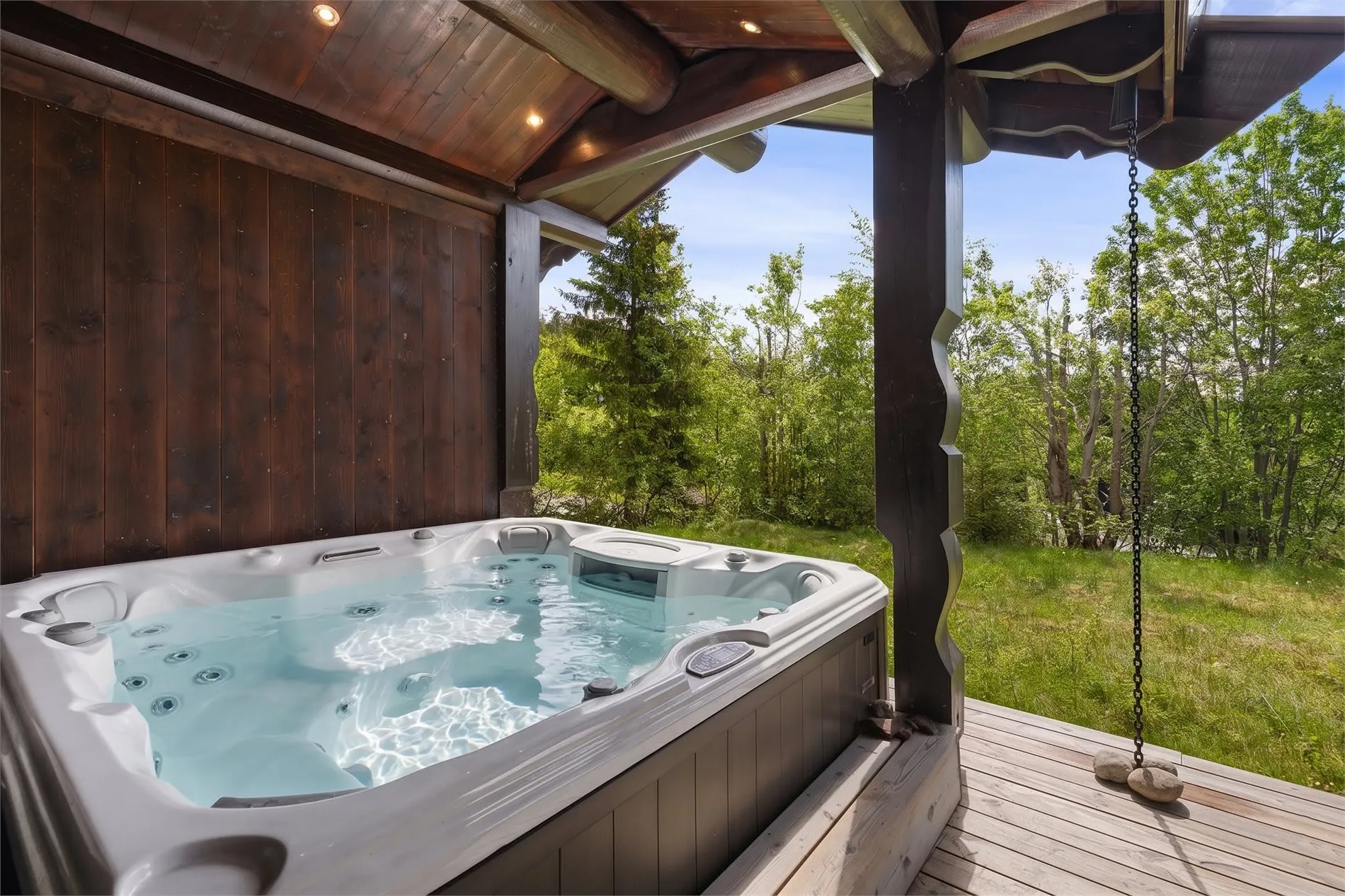 Rummelig hytte med 5 soveværelser, altan og pool i det naturskønne Noresund, Norge - Image 5