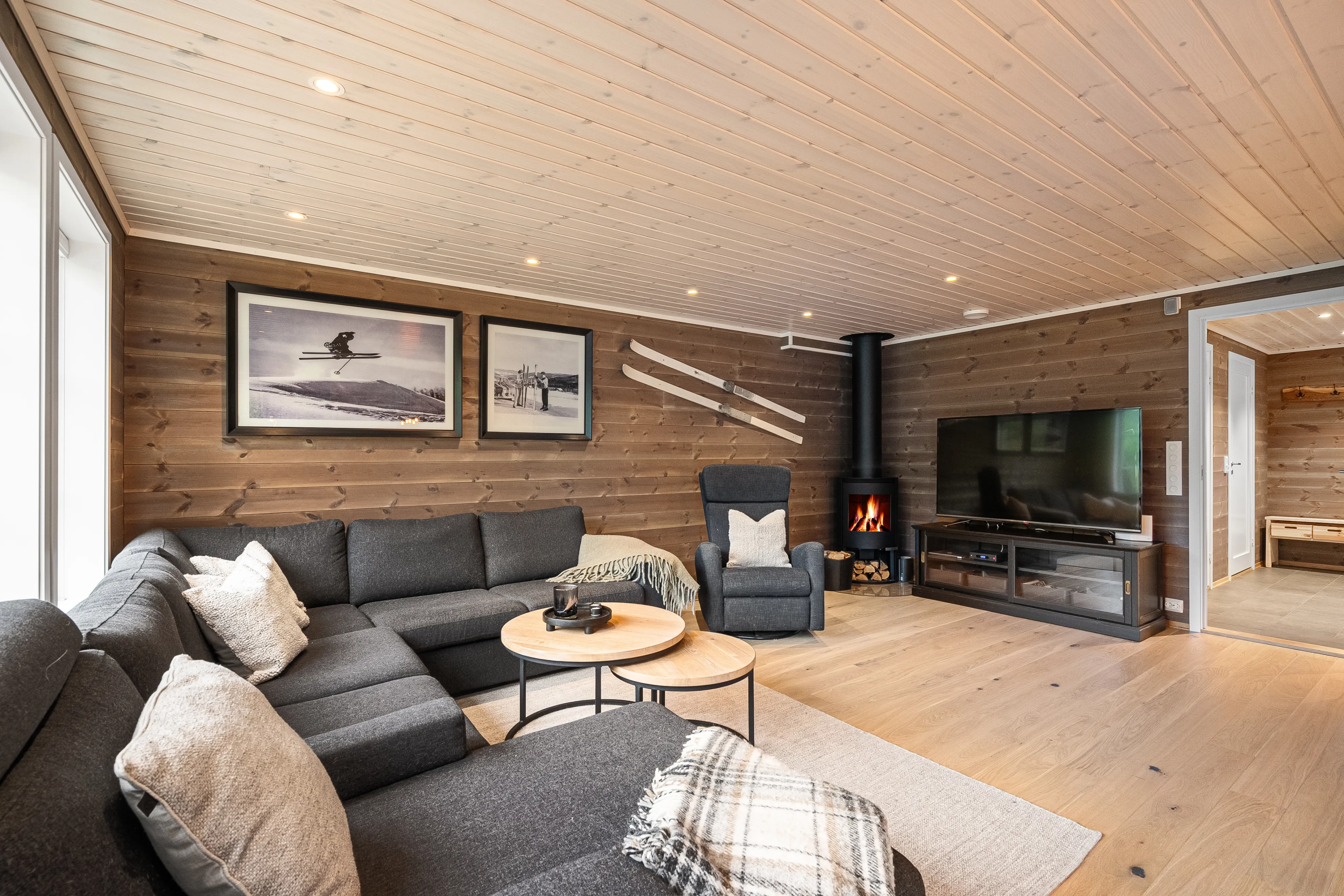 Contemporary 4-Bedroom House with Spacious Terrace in Sirdal, Norway - Image 4