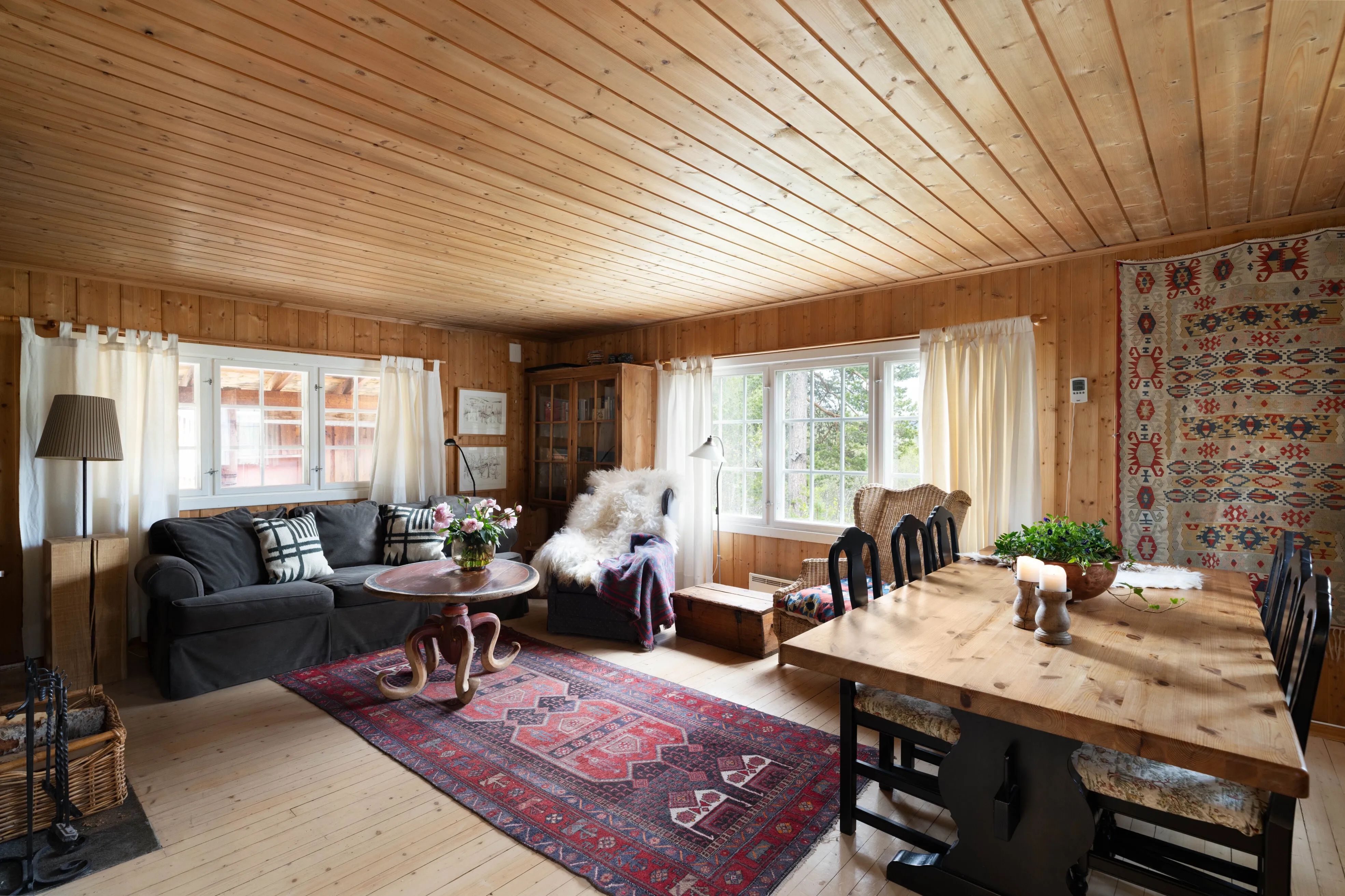 1970s Geilo Cabin: 3-Bedroom Retreat with Terrace and Mountain Access - Image 2