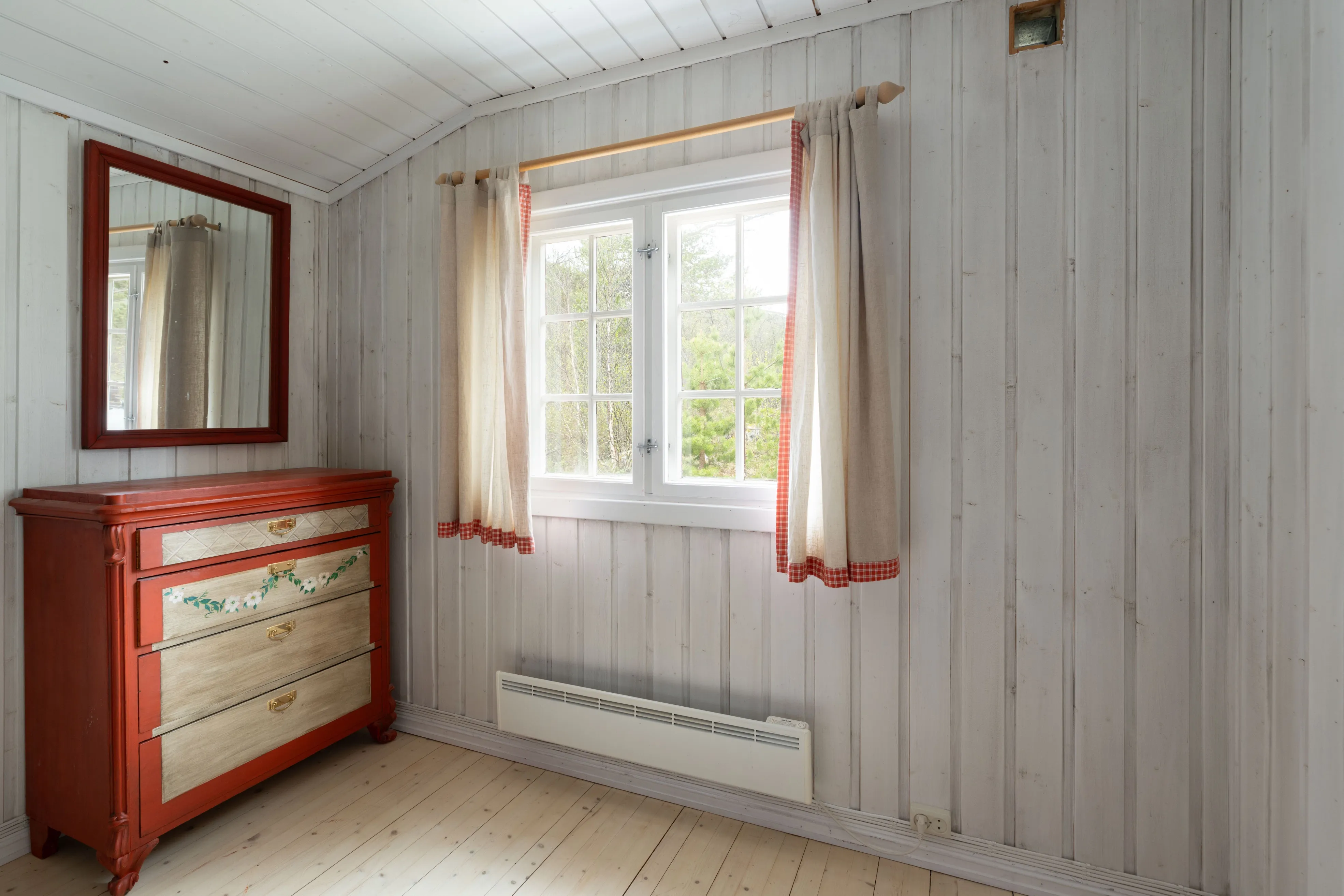 1970s Geilo Cabin: 3-Bedroom Retreat with Terrace and Mountain Access - View image 10 of 23