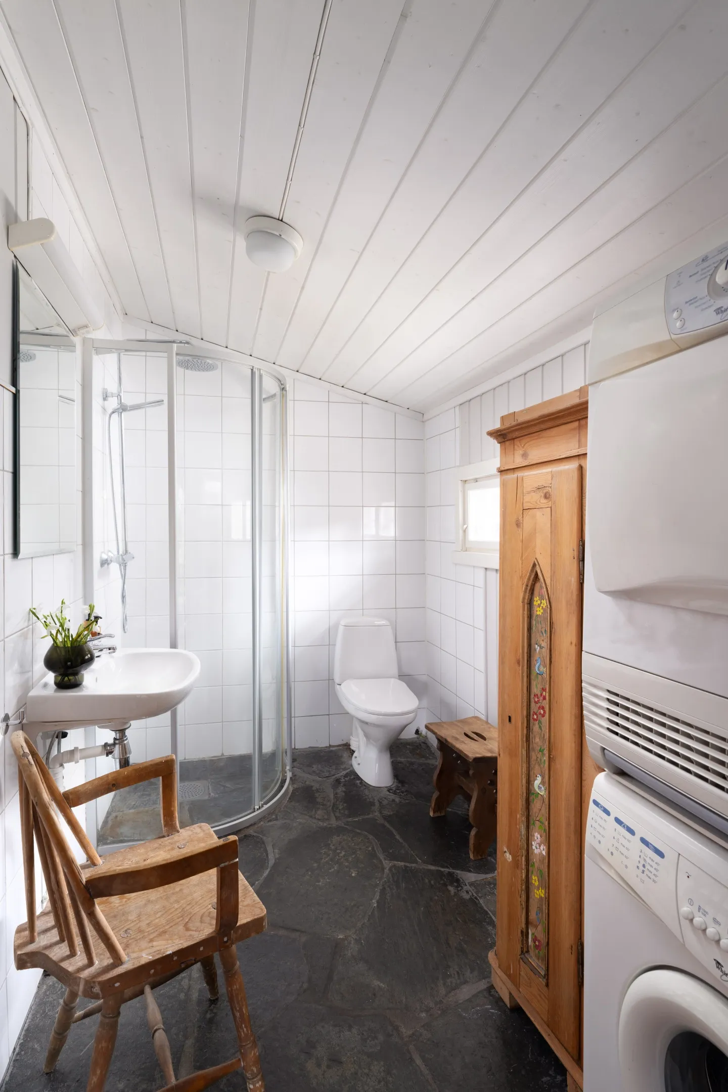 1970s Geilo Cabin: 3-Bedroom Retreat with Terrace and Mountain Access - View image 13 of 23